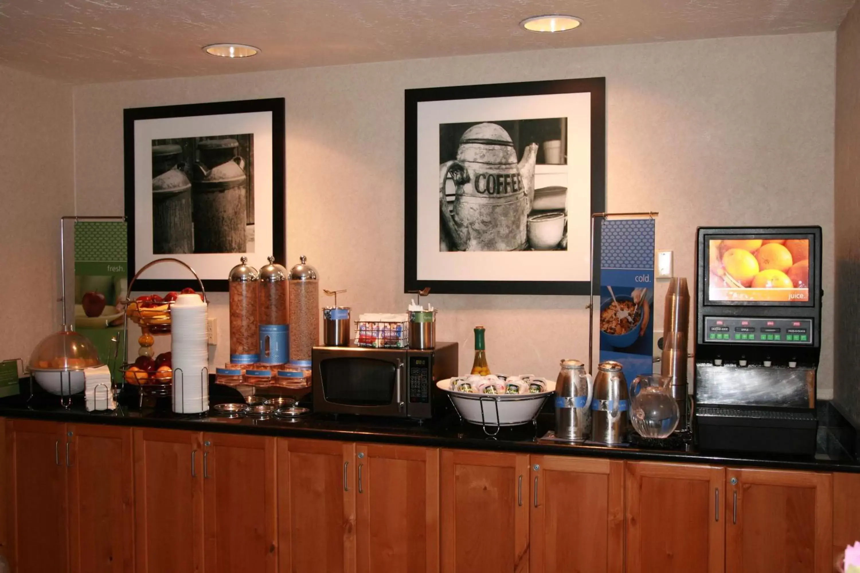 Dining area in Hampton Inn Salt Lake City/Murray