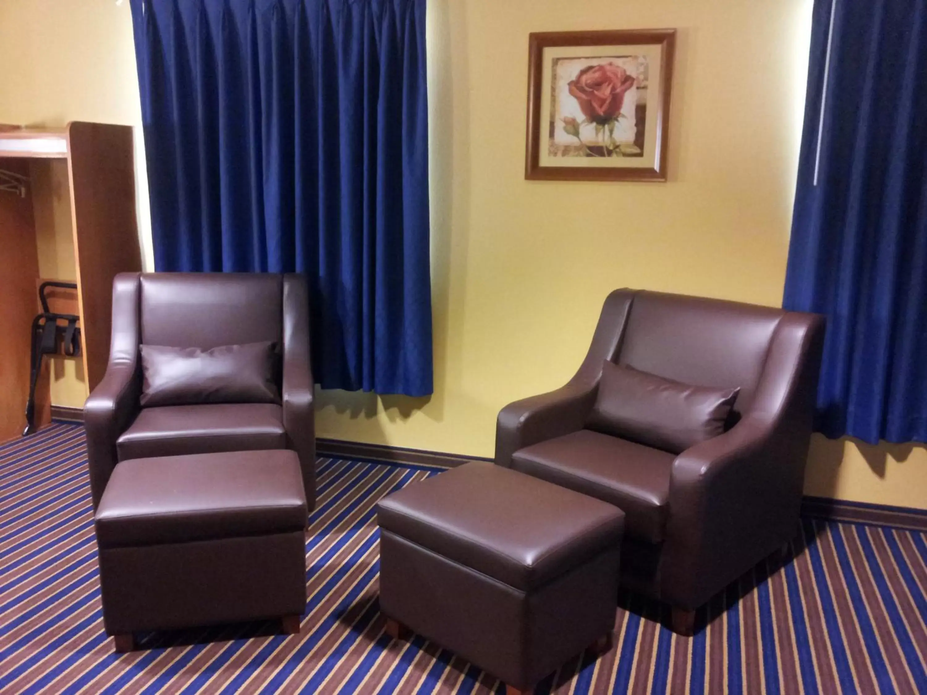 Living room, Seating Area in Days Inn by Wyndham Vernal