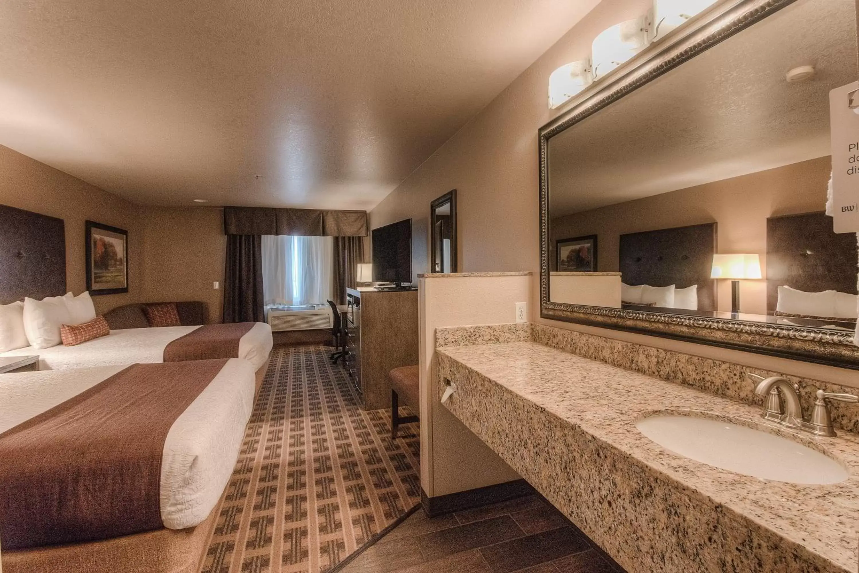 Photo of the whole room, Bathroom in Best Western Plus Yakima Hotel