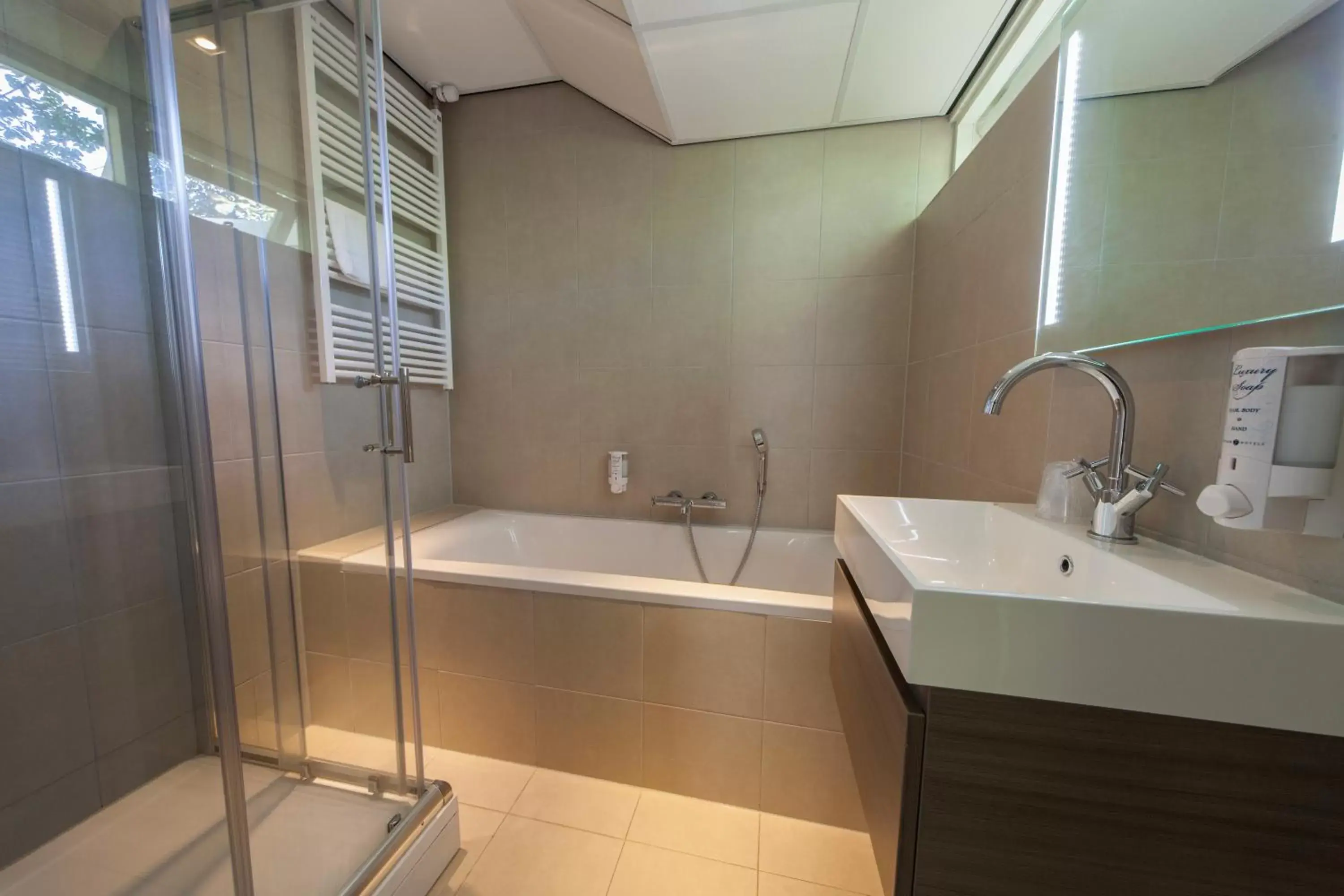 Shower, Bathroom in Fletcher Hotel Het Veluwse Bos