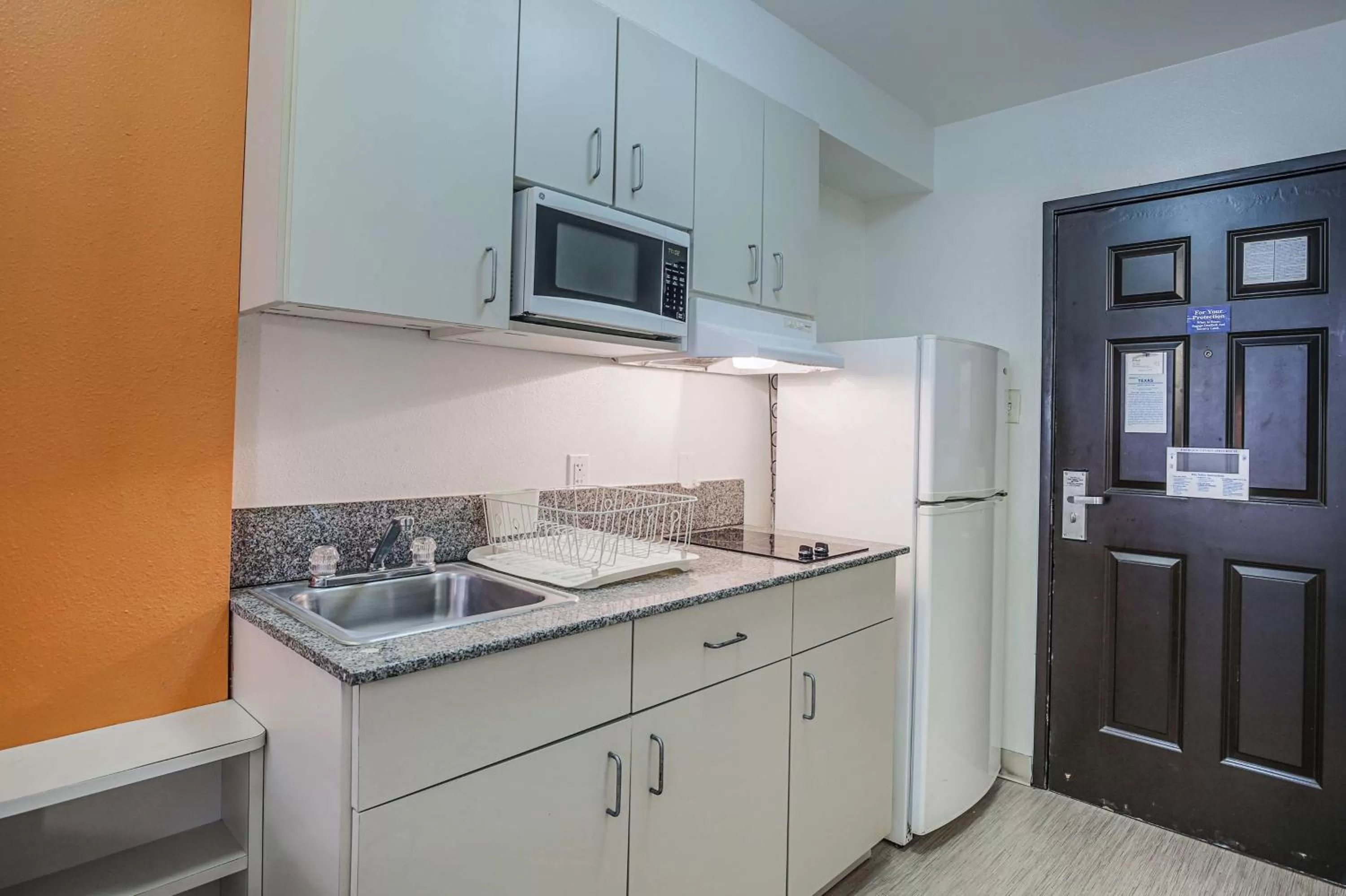 Kitchen or kitchenette in Motel 6-Pasadena, TX