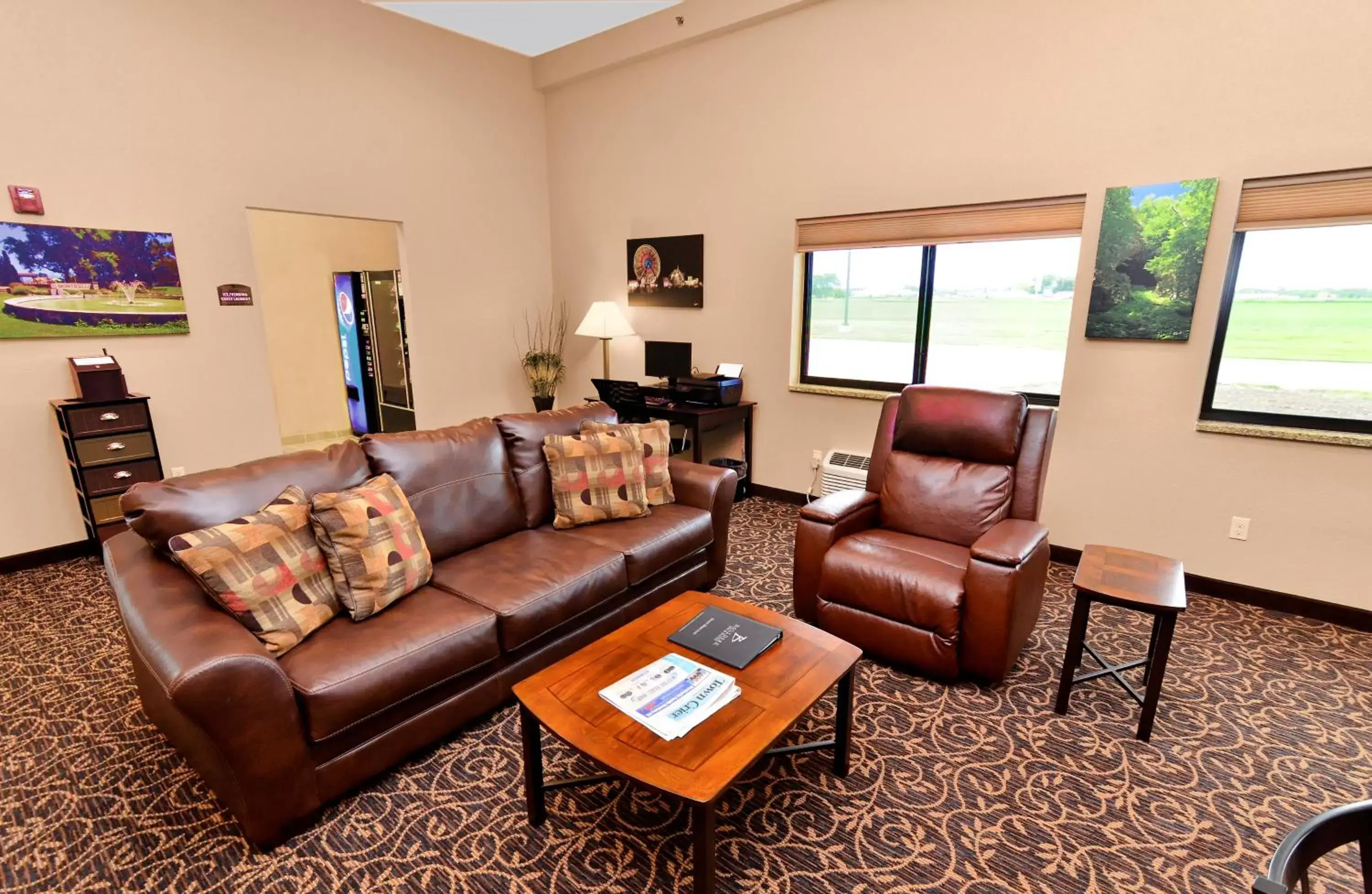 Living room in Cobblestone Inn & Suites - Monticello Living room in Cobblestone Inn & Suites - Monticello