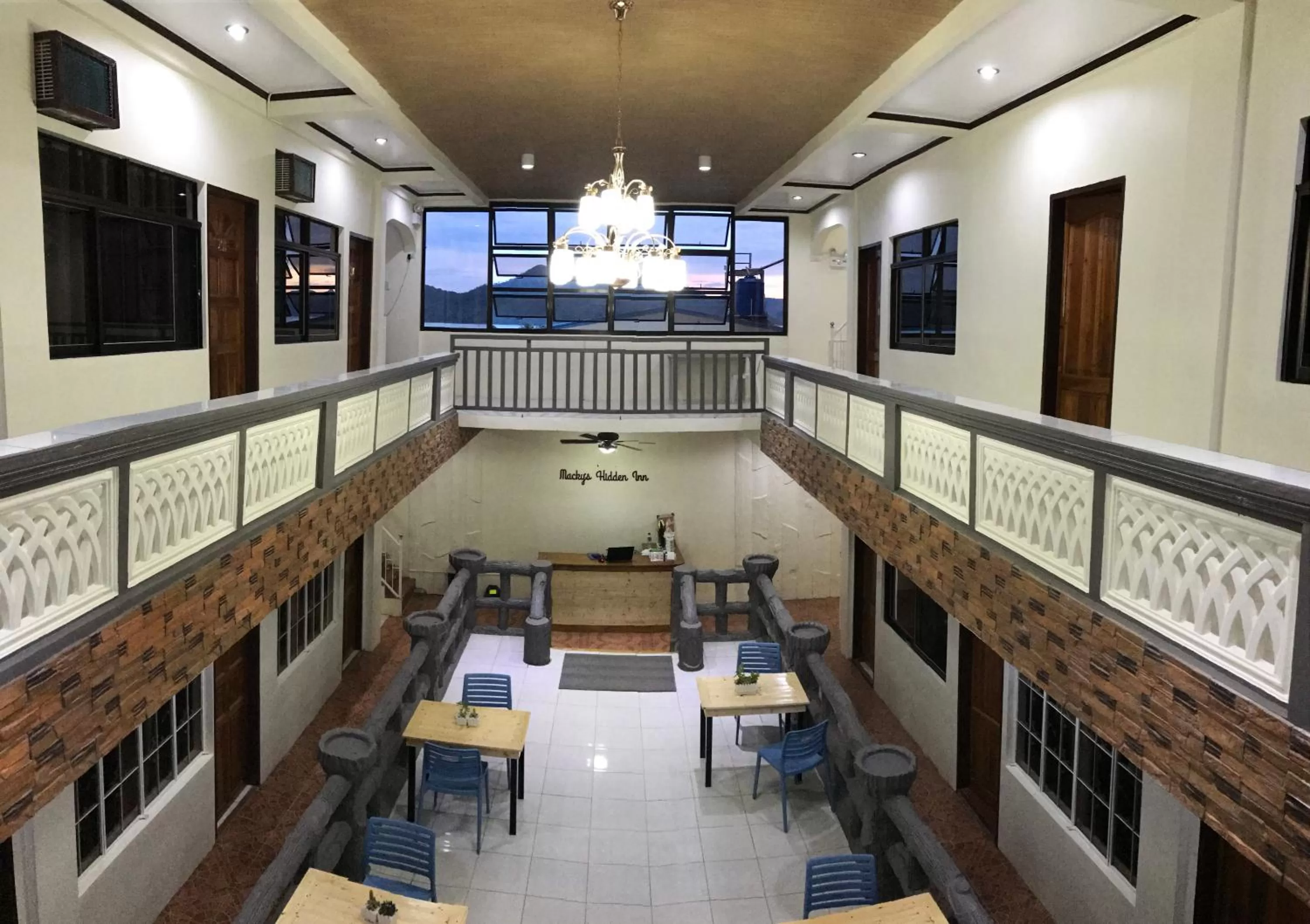 Bird's eye view in Macky's Hidden Inn