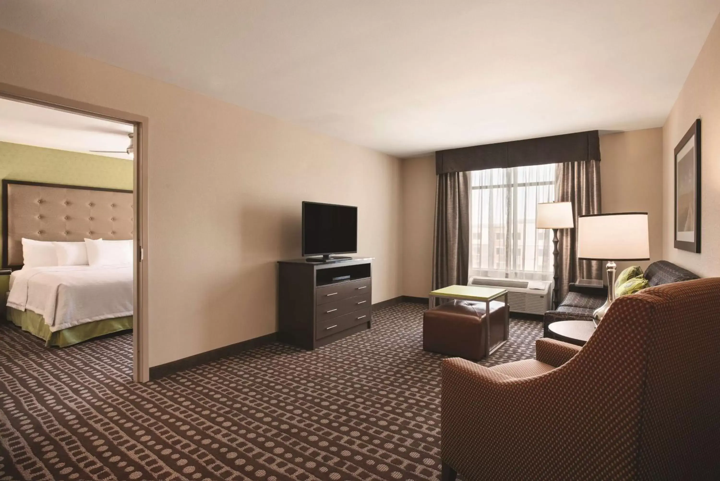 Bed, Seating Area in Homewood Suites by Hilton Ankeny