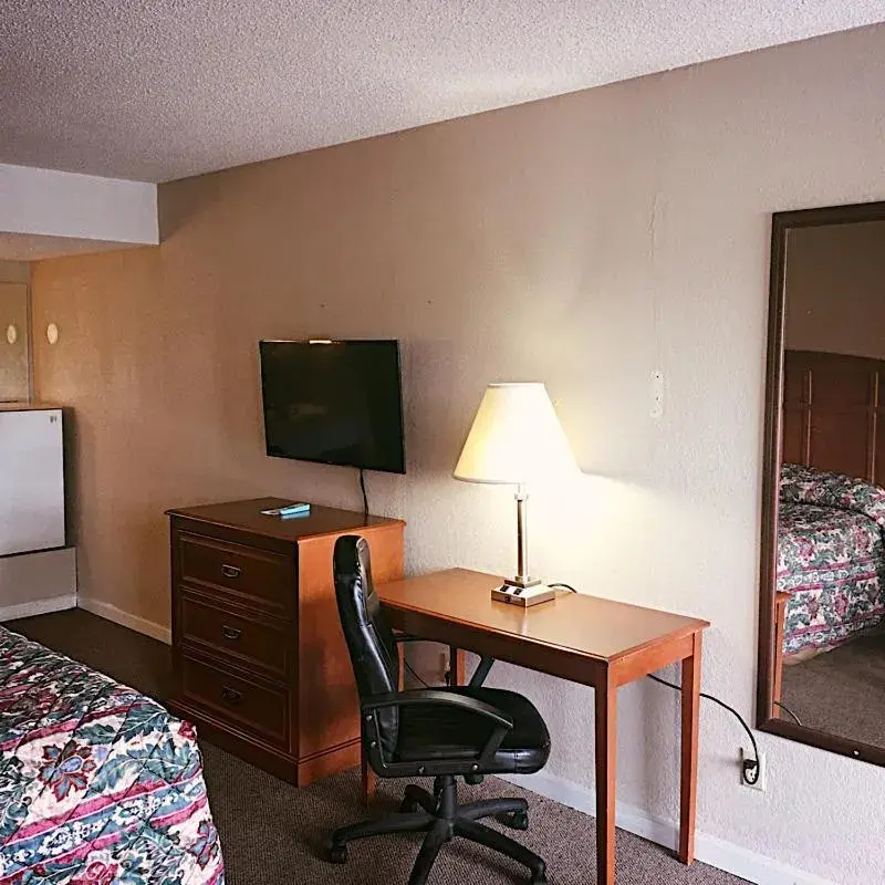 TV/Entertainment Center in Travelers Inn Elizabethton