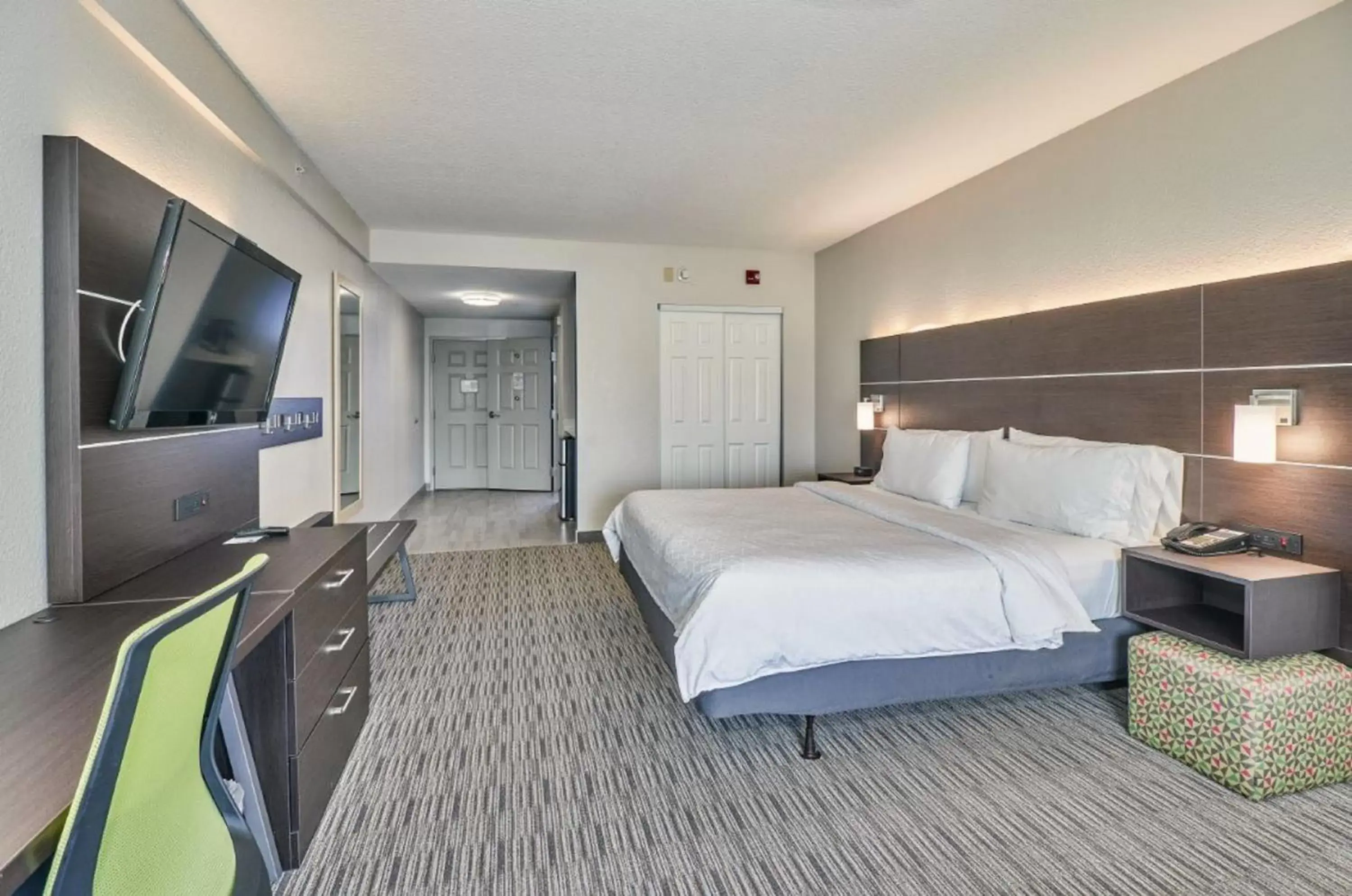Photo of the whole room, Bed in Holiday Inn Express Hotel & Suites Clearwater US 19 North, an IHG Hotel