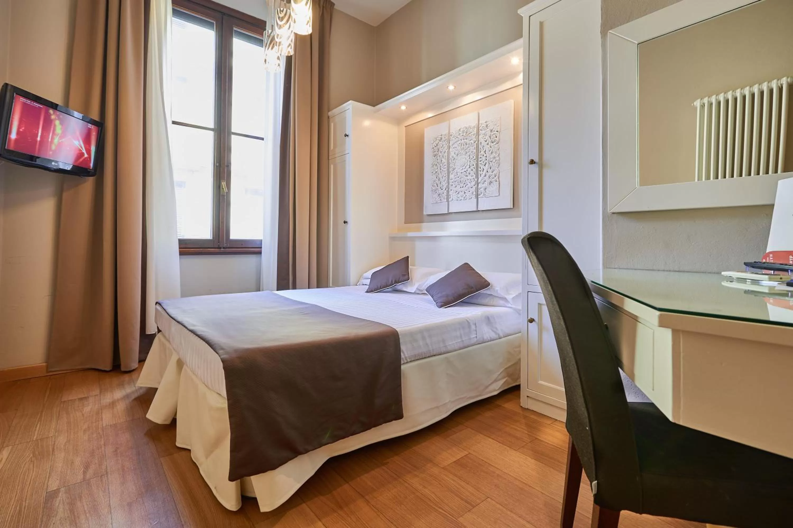 Photo of the whole room, Bed in Hotel Cosimo de' Medici