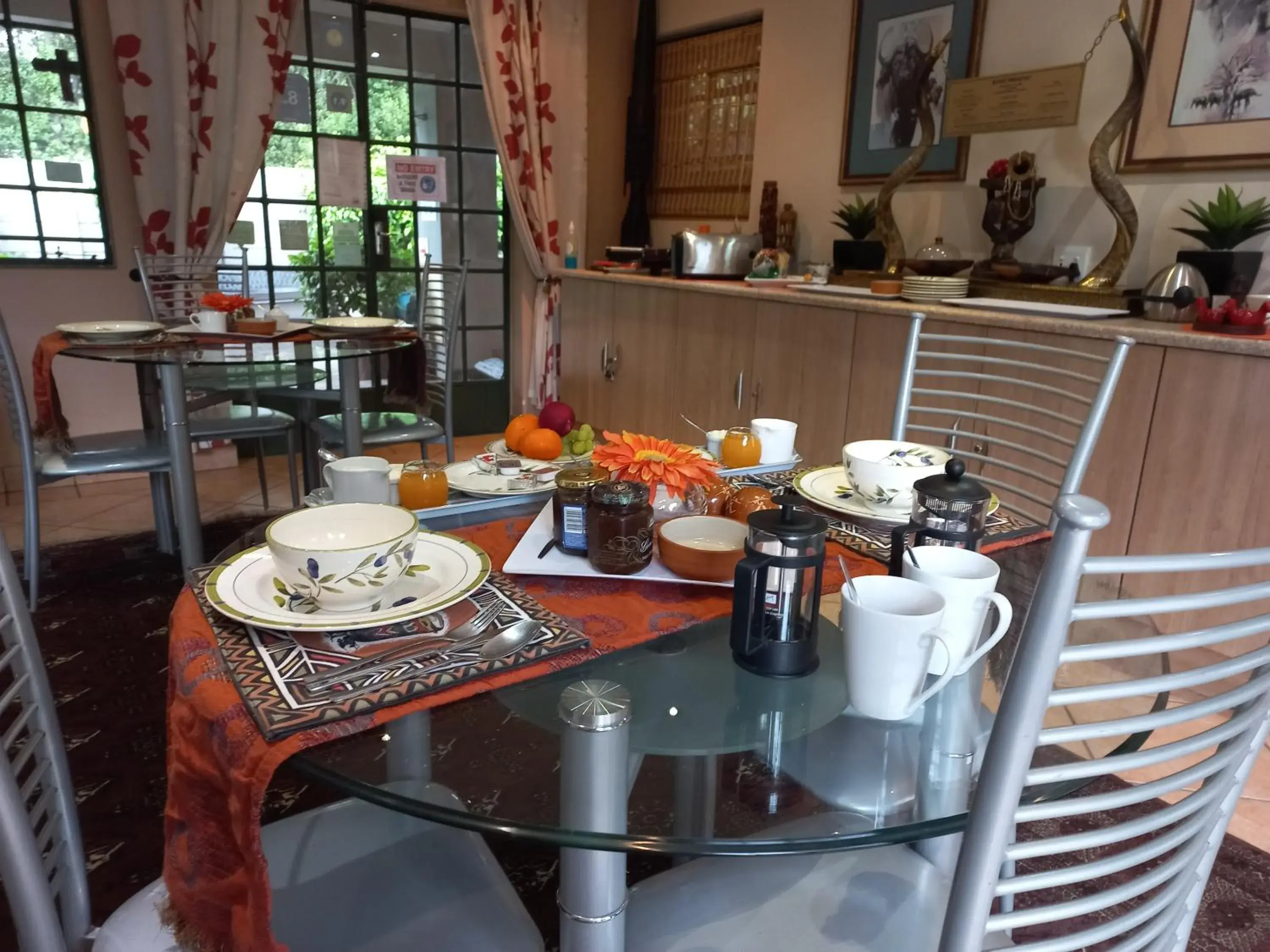 Dining area in Cherry Tree Cottage B&B Linden