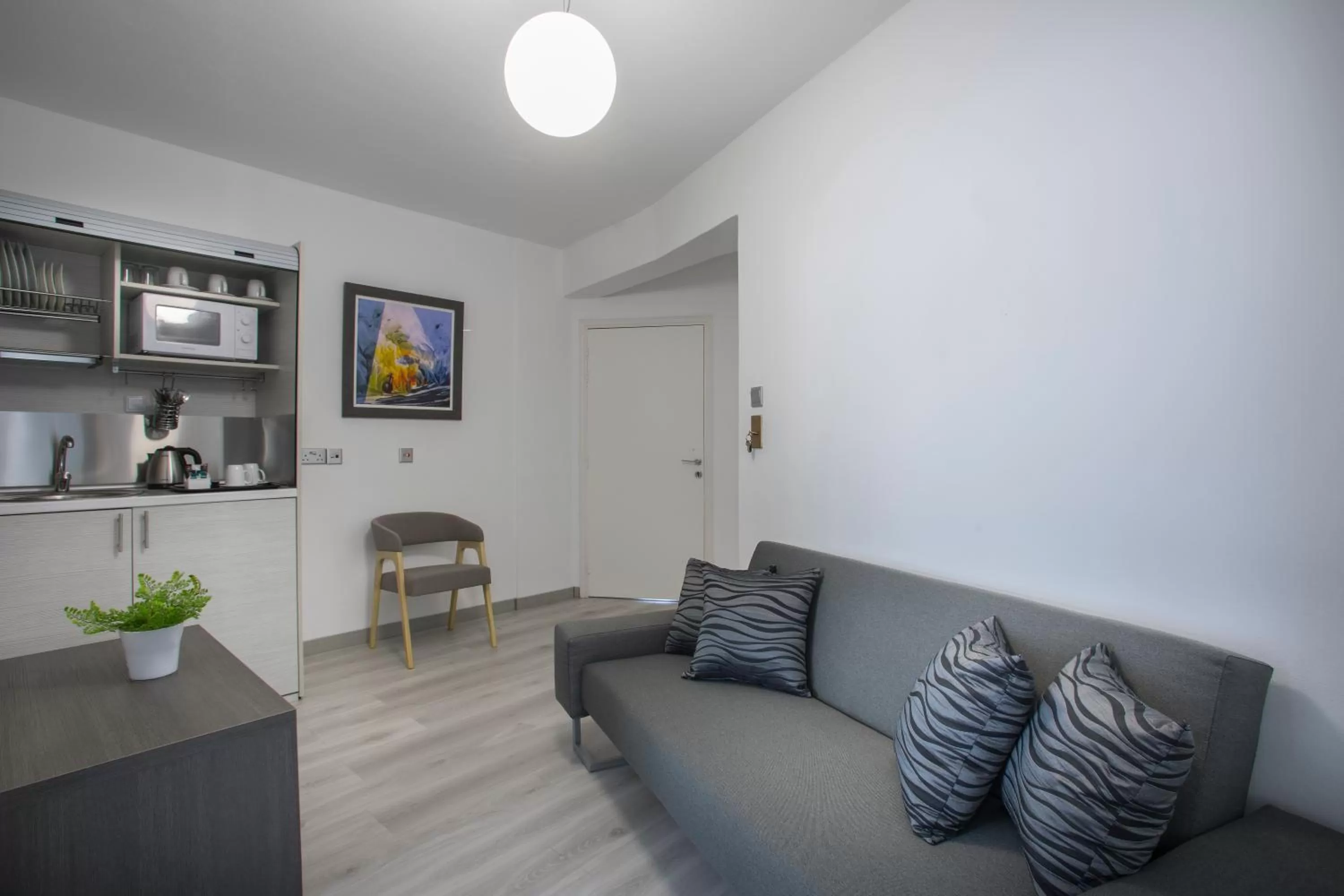 Coffee/tea facilities in Blazer Residence