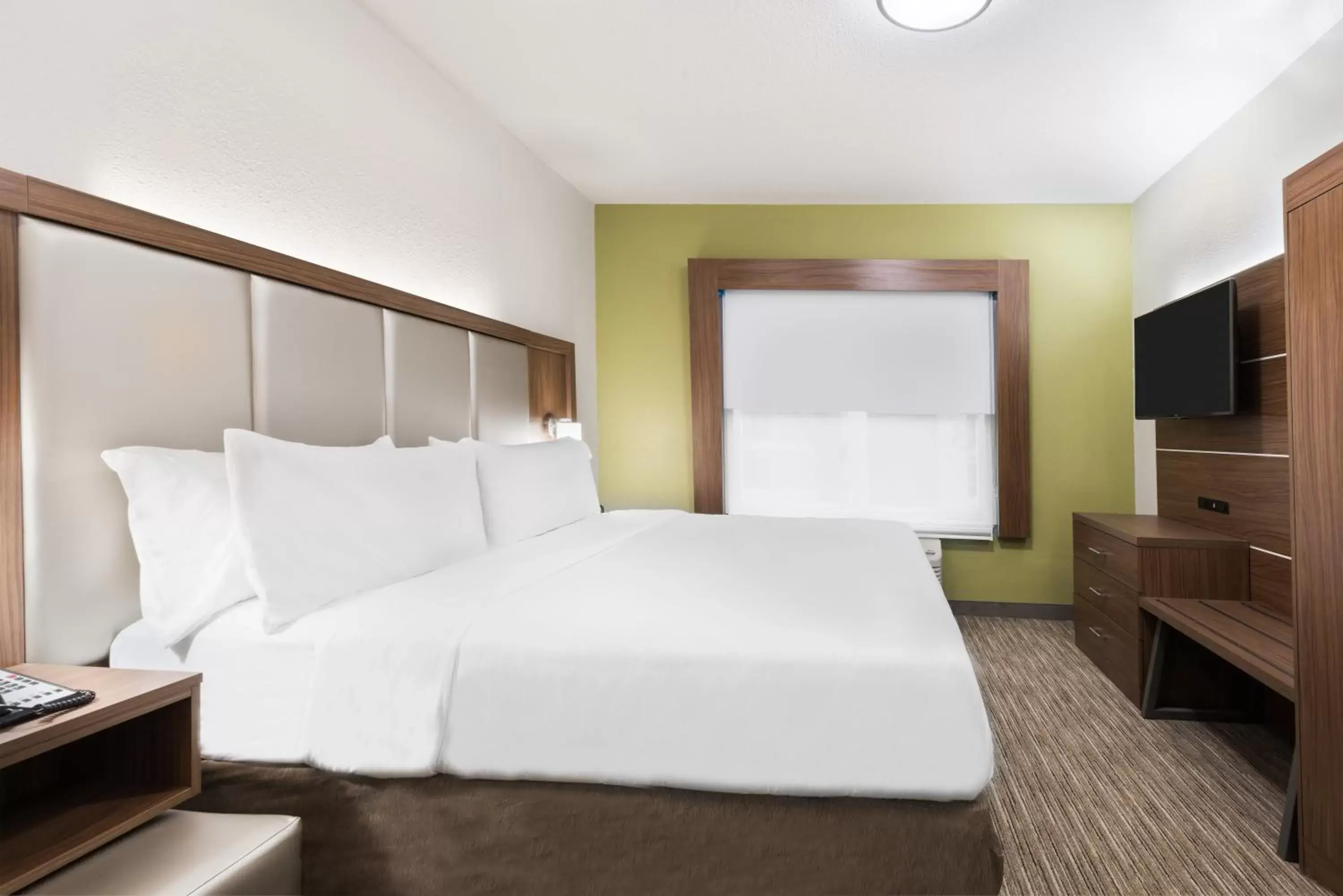 Photo of the whole room, Bed in Holiday Inn Express & Suites - Columbus Airport East, an IHG Hotel