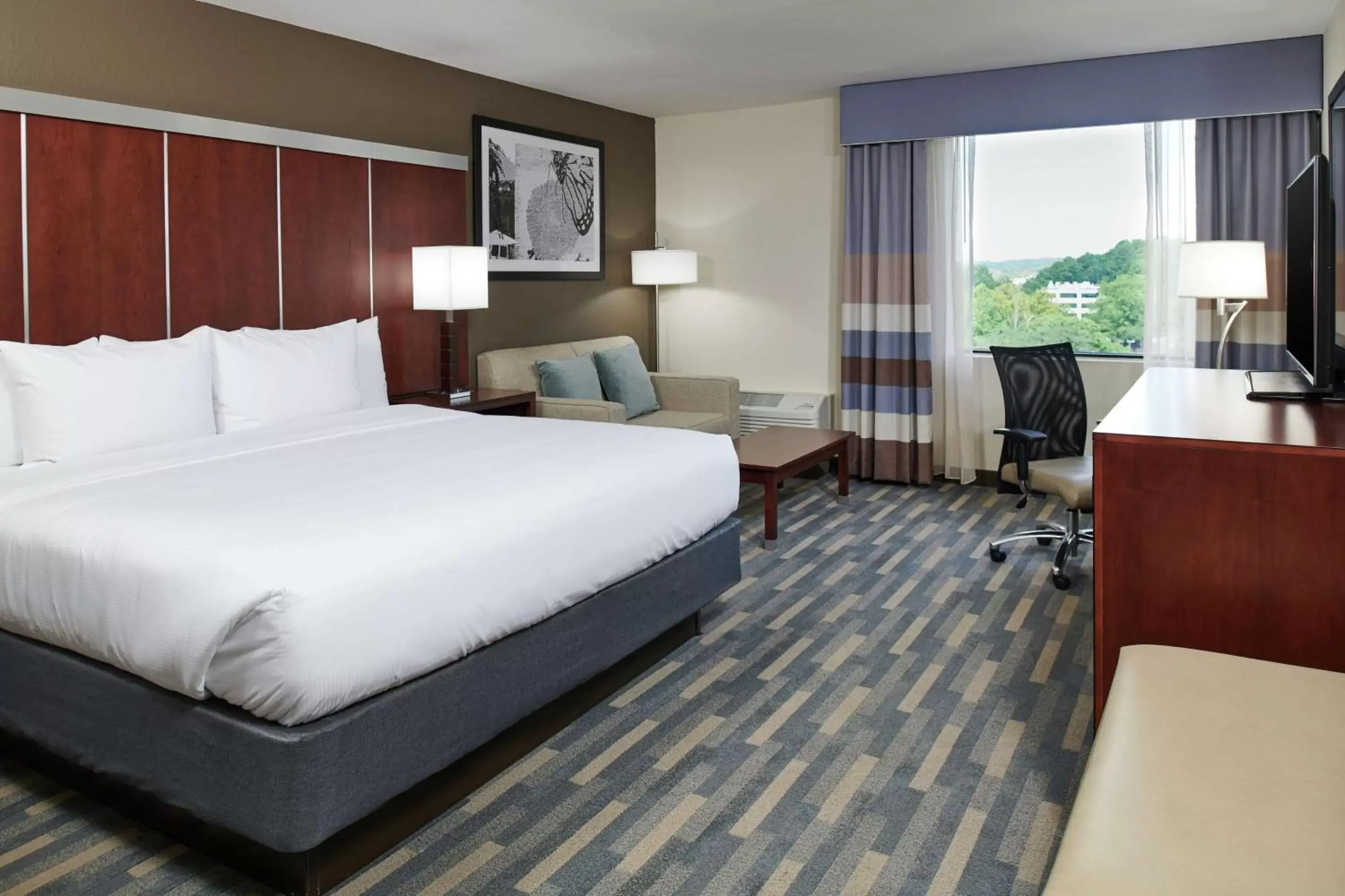 Bedroom, Bed in Doubletree By Hilton Raleigh Crabtree Valley