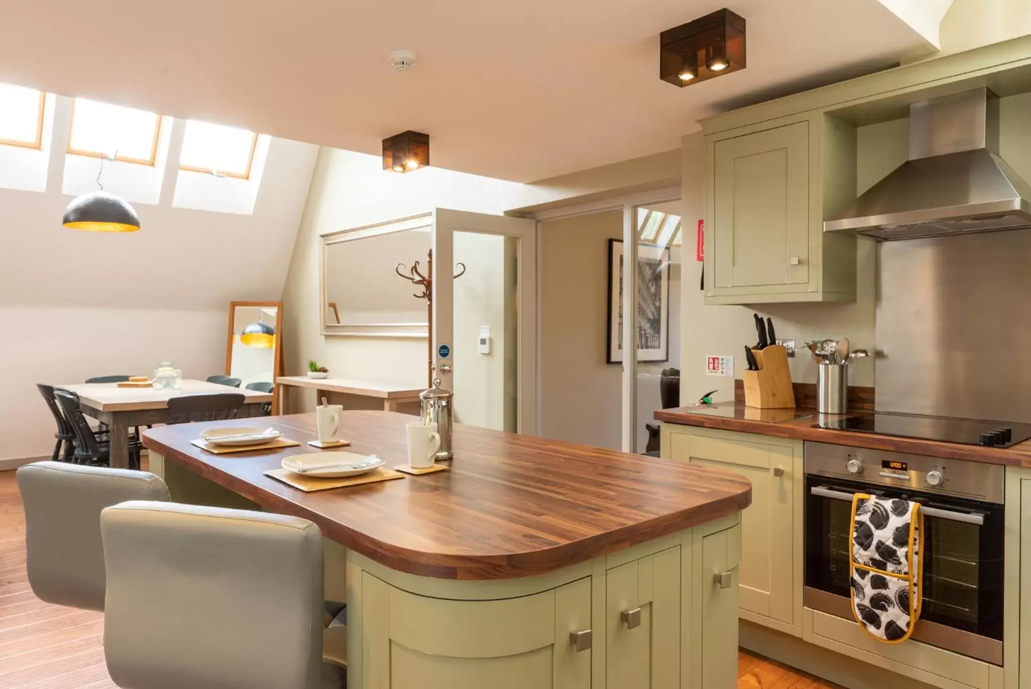 Dining area, Kitchen/Kitchenette in The Lawrance Luxury Aparthotel - York