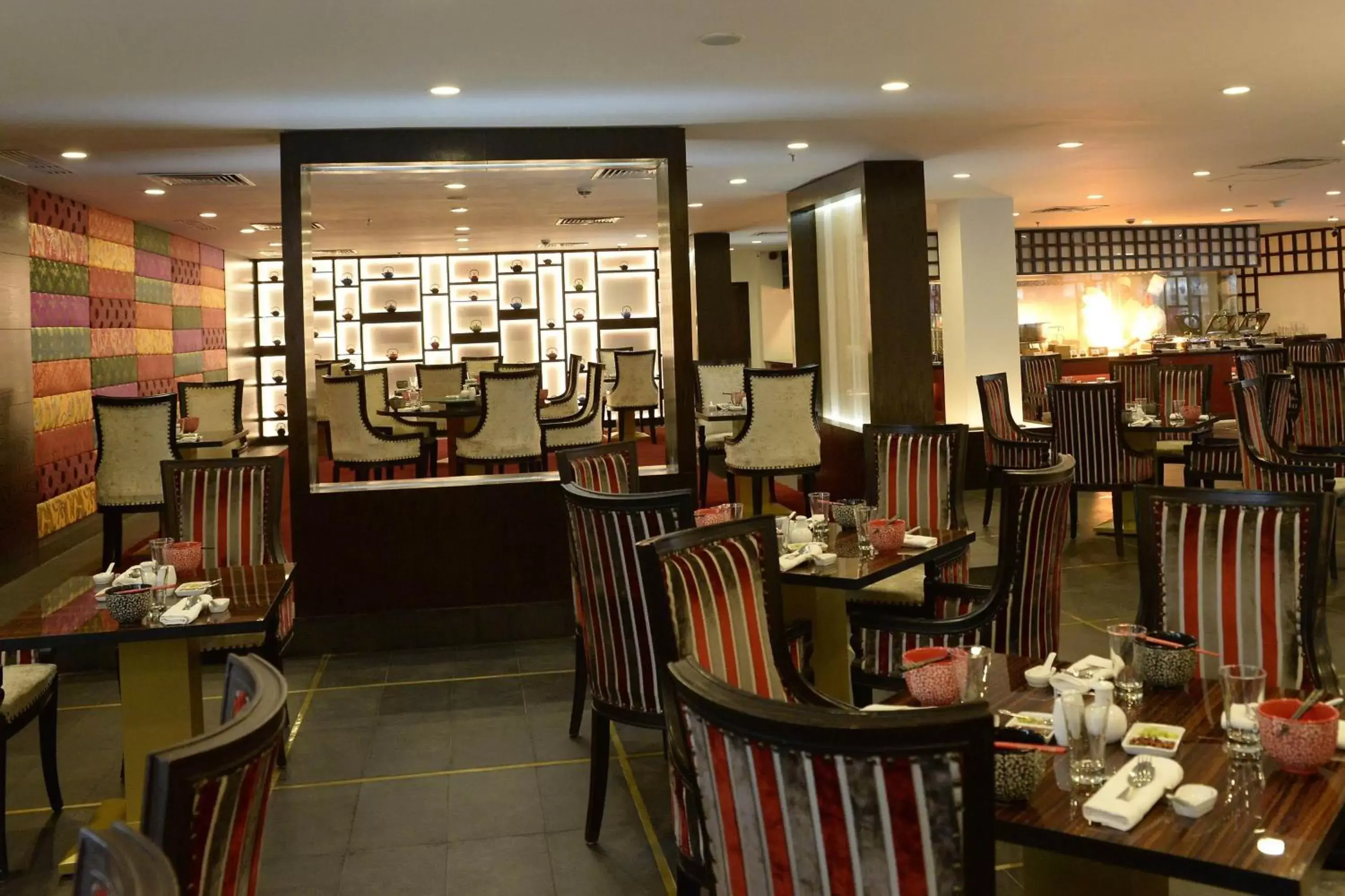 Restaurant/Places to Eat in Karachi Marriott Hotel