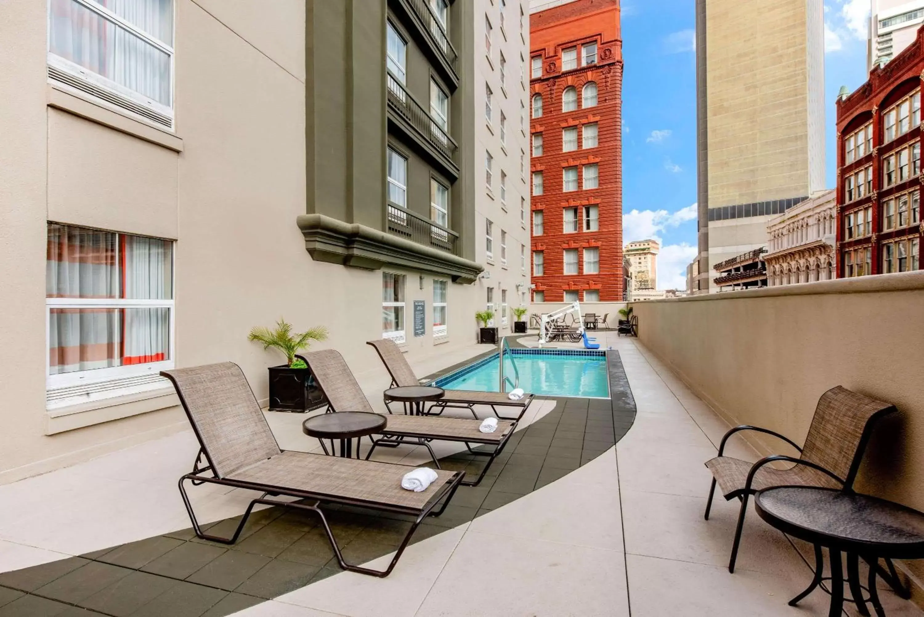 Pool view, Swimming Pool in La Quinta by Wyndham New Orleans Downtown