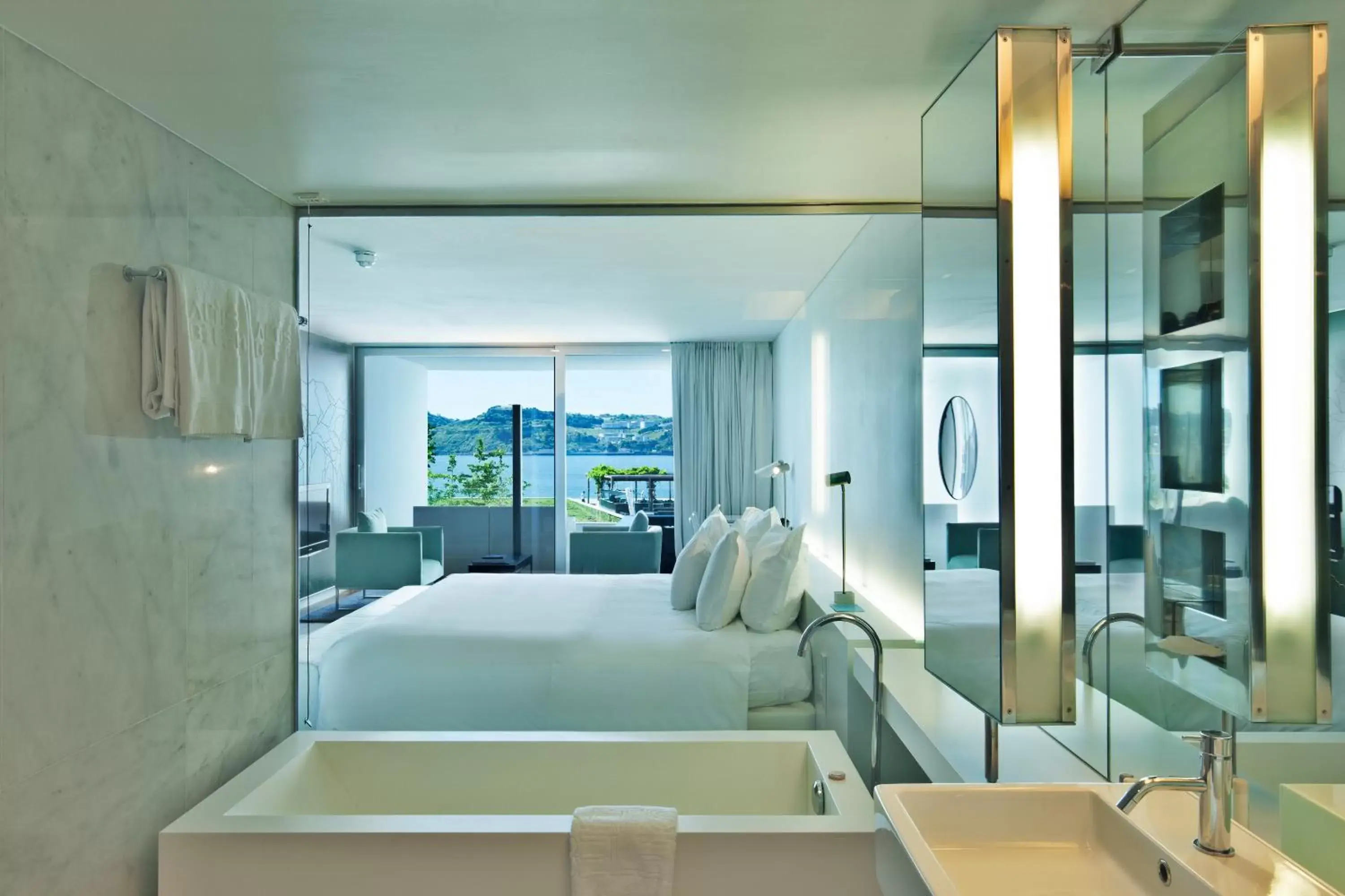Bed, Seating Area in Altis Belem Hotel & Spa - Design Hotels