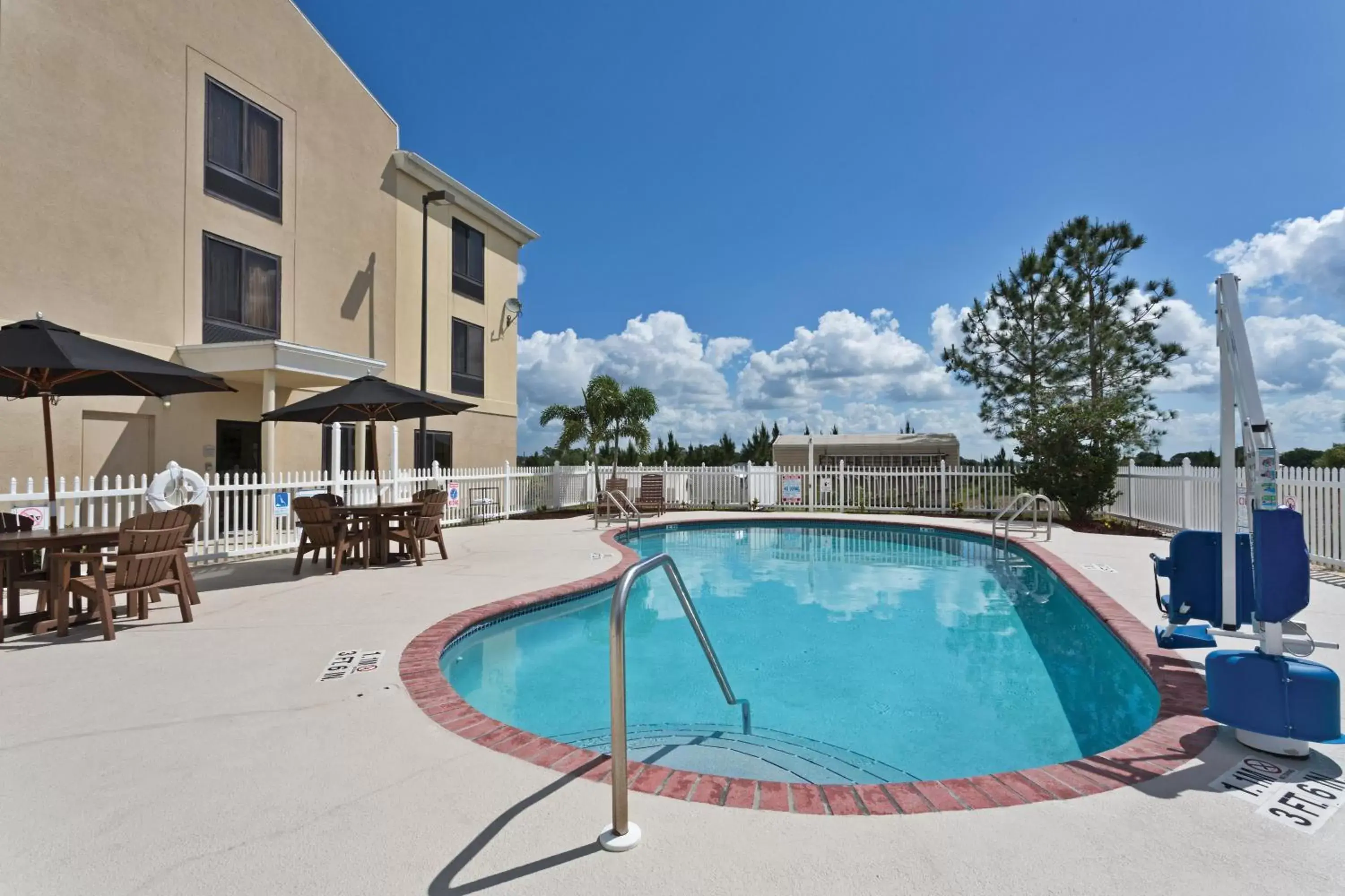 Swimming Pool in Holiday Inn Express & Suites Sebring, an IHG Hotel