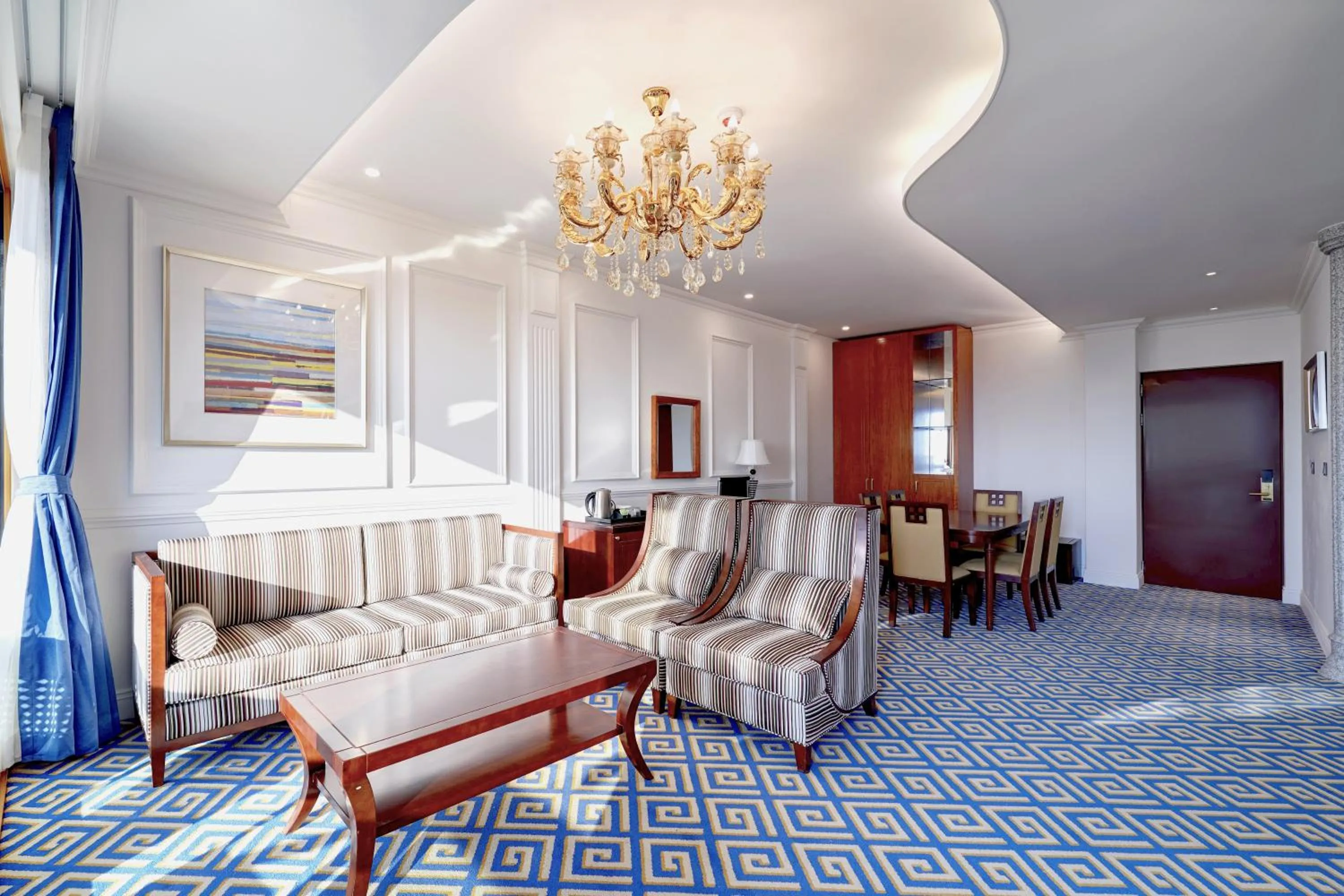 Living room in GoldOne Hotel & Suites