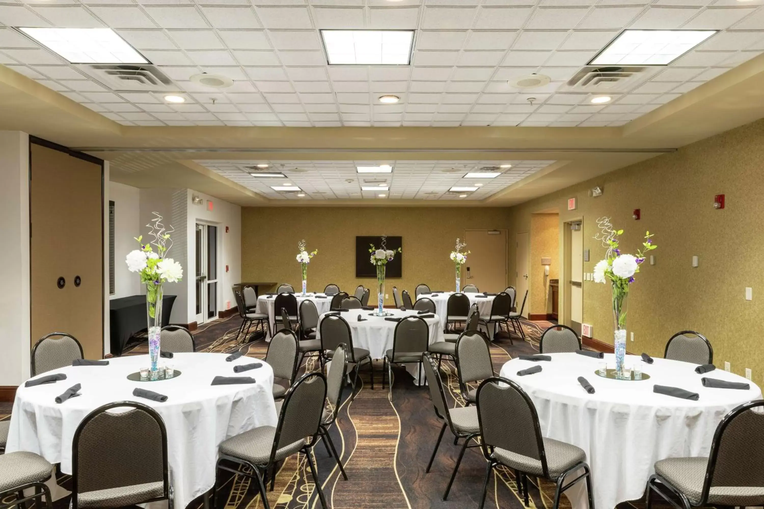 Meeting/conference room, Restaurant/Places to Eat in Hilton Garden Inn West Des Moines