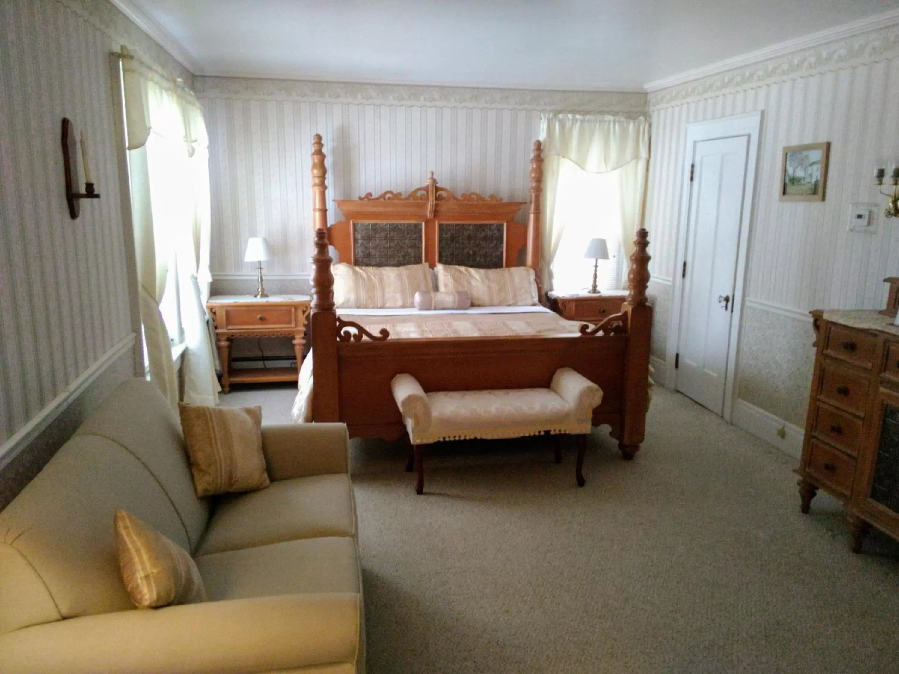 Bedroom, Seating Area in Splendor Inn Bed & Breakfast