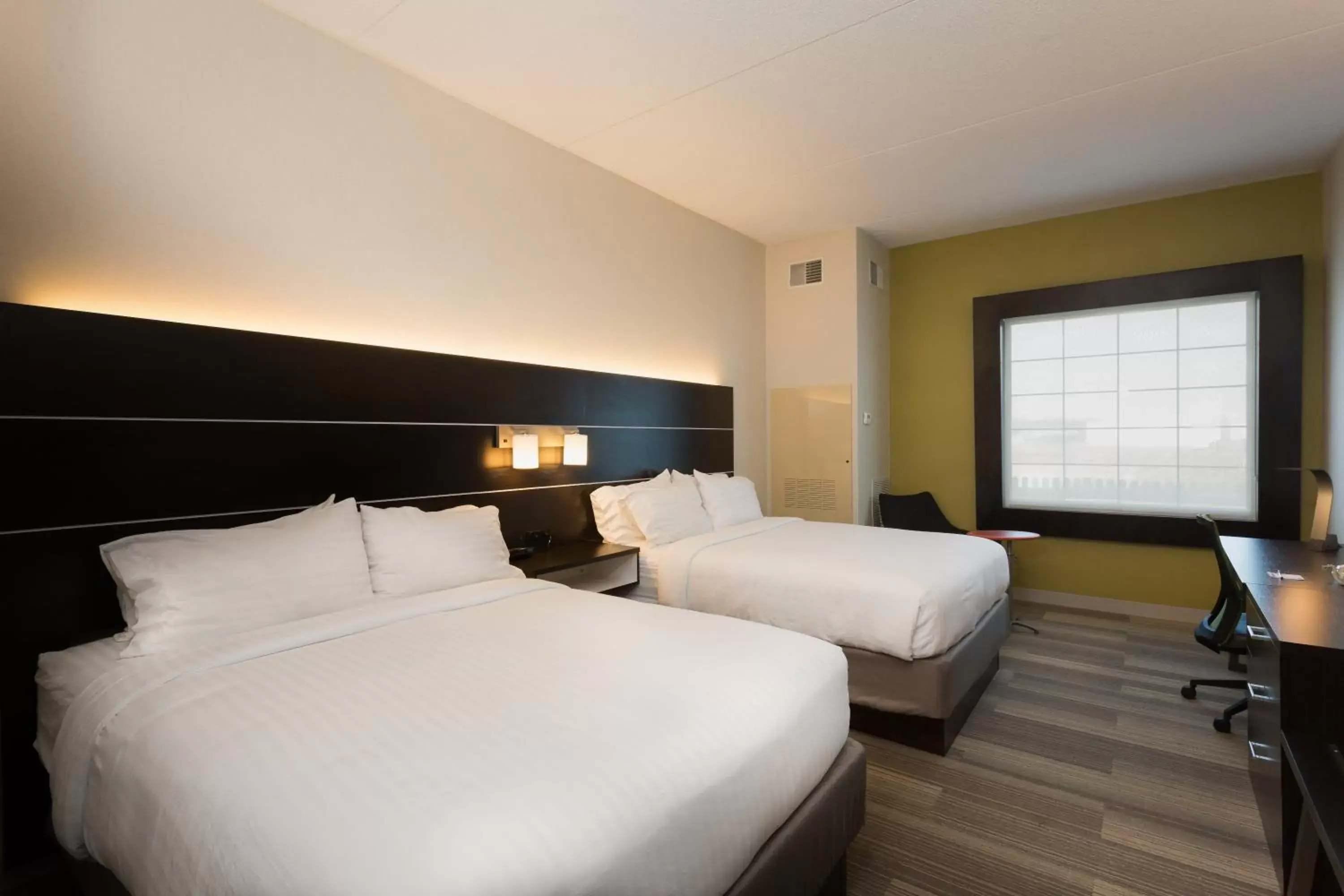 Photo of the whole room, Bed in Holiday Inn Express Hotel & Suites Reading, an IHG Hotel