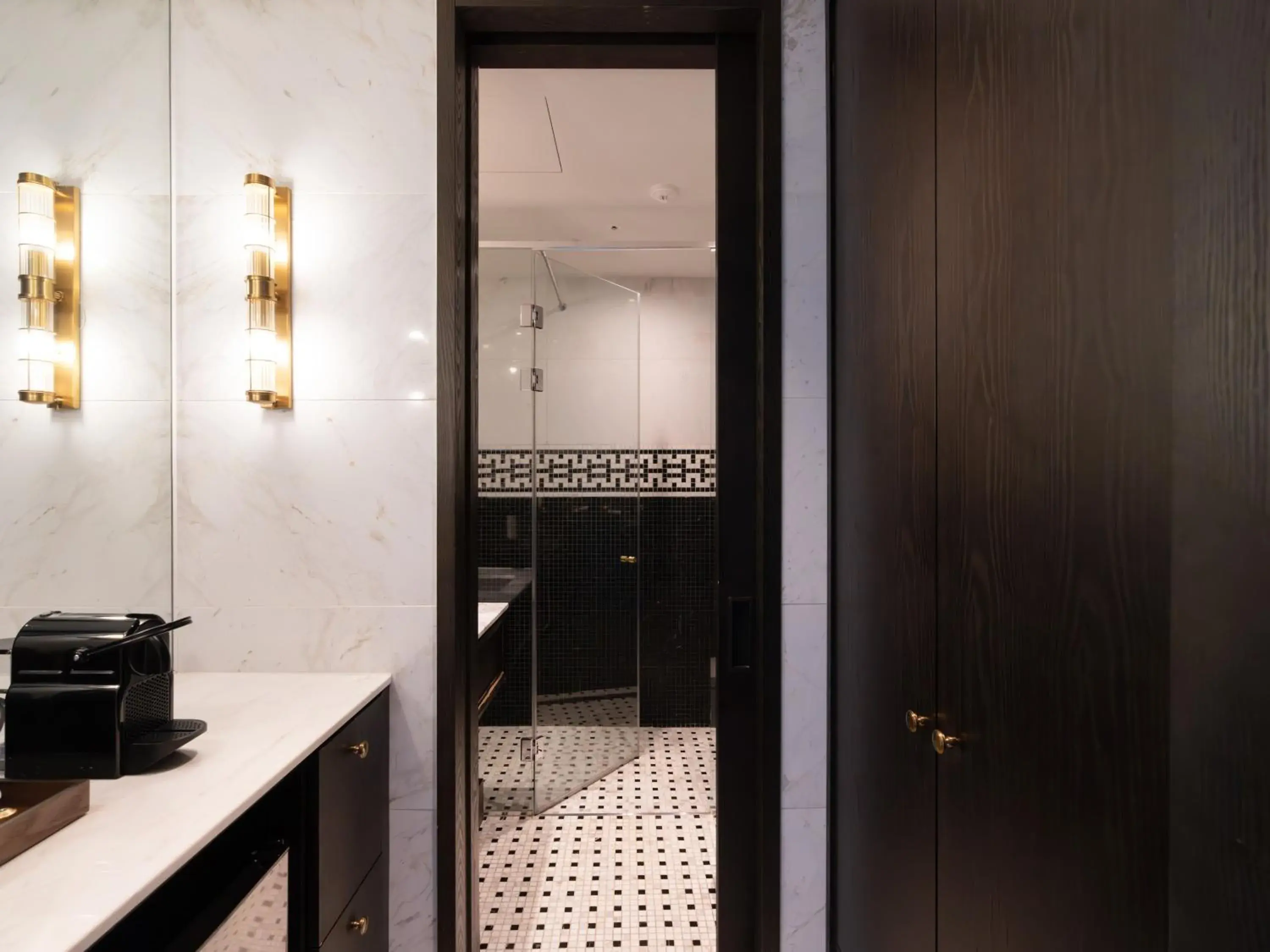 Photo of the whole room, Bathroom in Hotel Crescendo Seoul