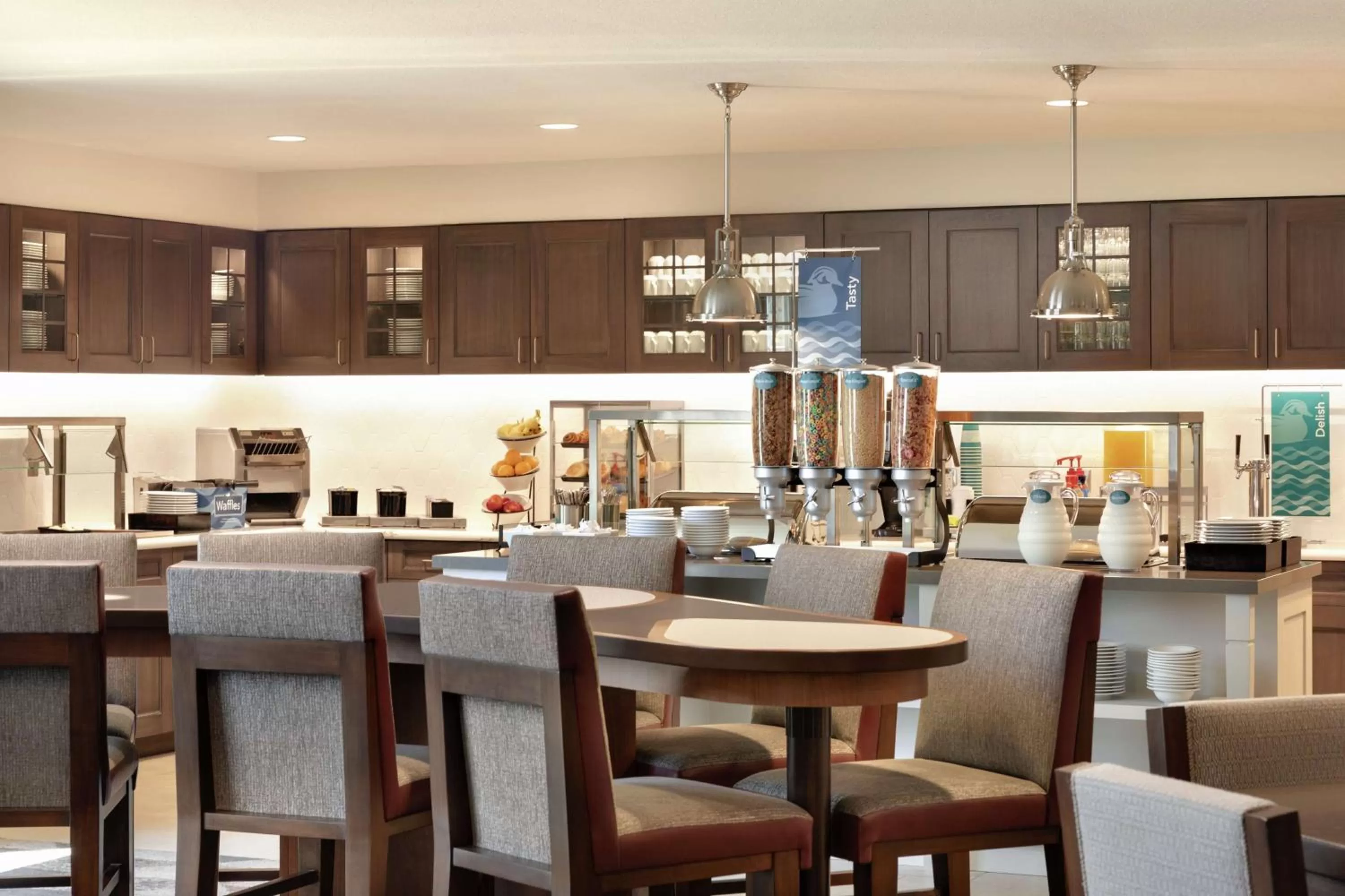 Breakfast in Homewood Suites by Hilton Portland Airport