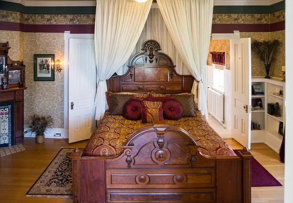 Alexander Mansion Bed & Breakfast