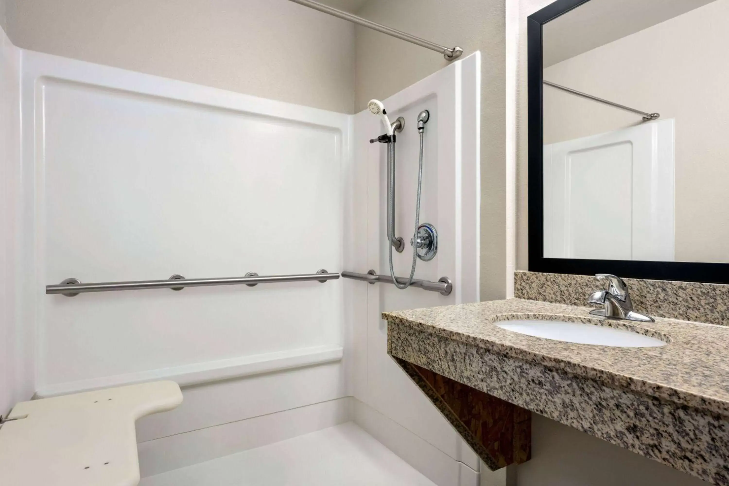 Shower, Bathroom in Baymont by Wyndham Hearne