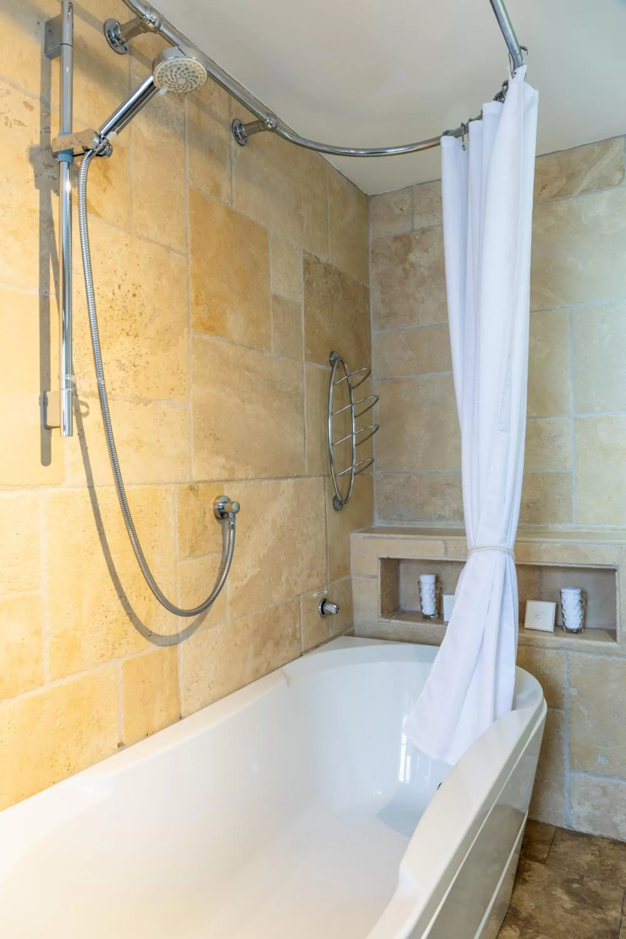 Bathroom in Georgian House Hotel