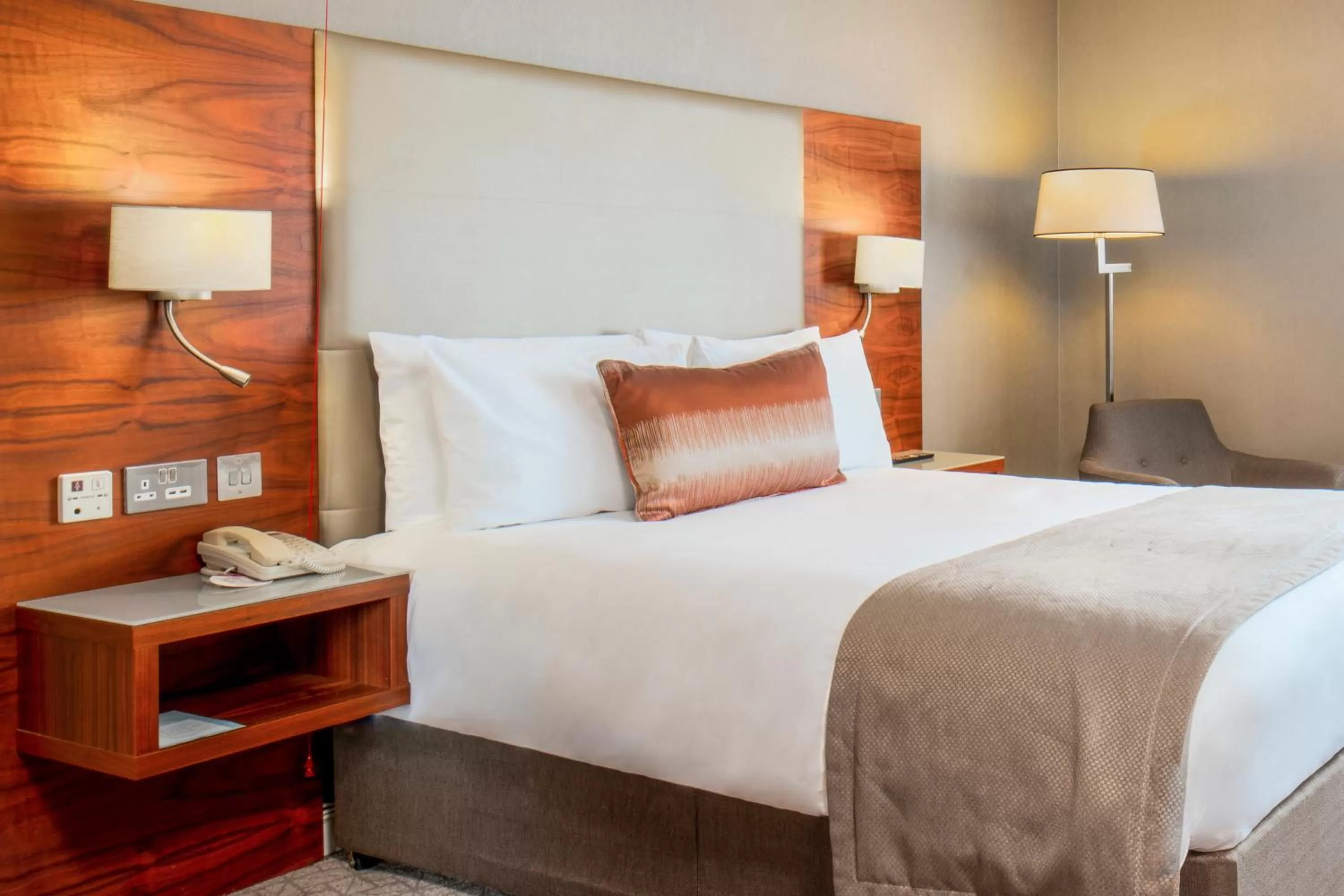 Bedroom, Bed in Crowne Plaza London - Docklands by IHG