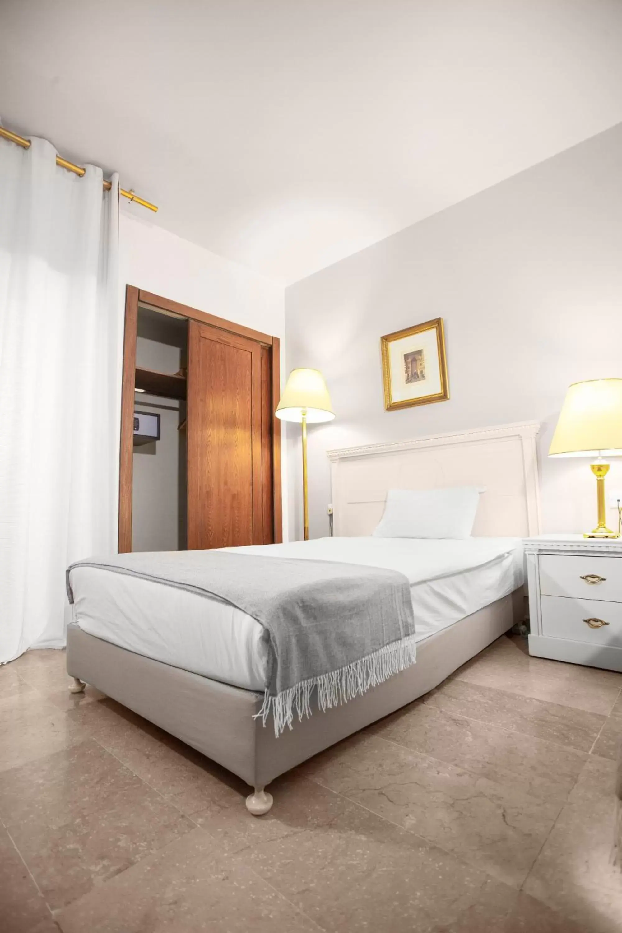 wardrobe, Bed in Grand Hotel Madaba wardrobe, Bed in Grand Hotel Madaba