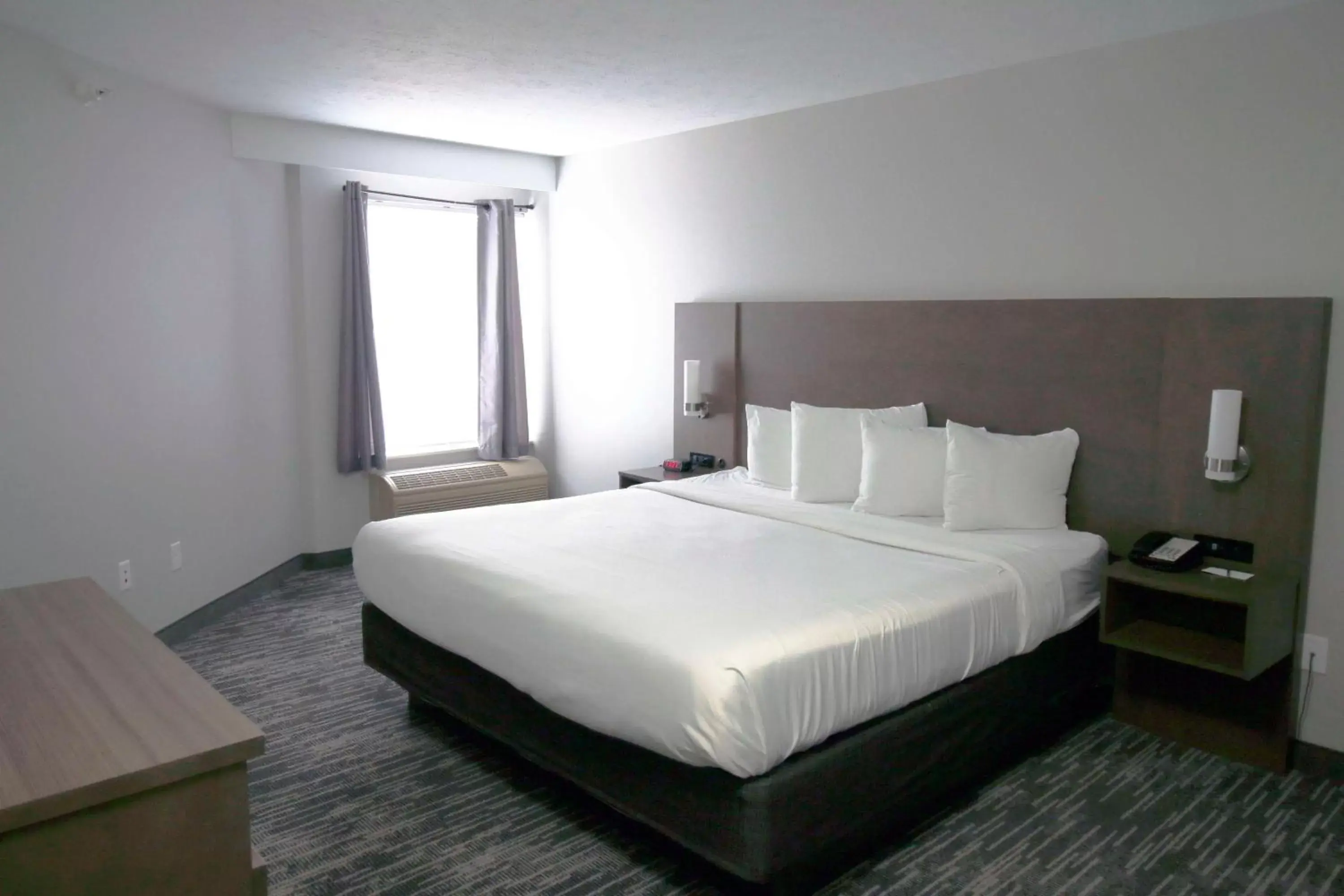 Photo of the whole room, Bed in Country Inn & Suites by Radisson, Council Bluffs, IA