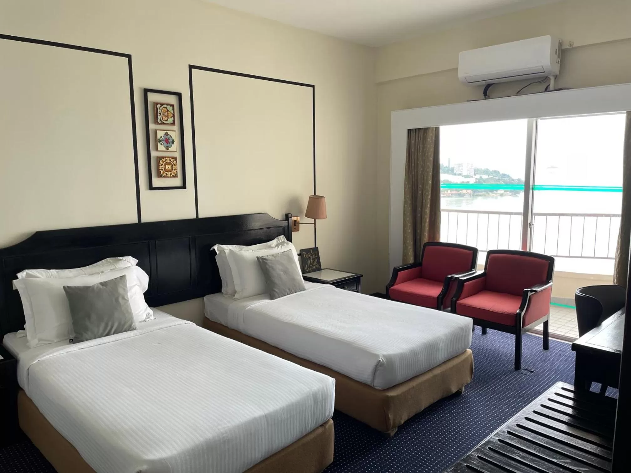 Bedroom, Bed in Seaview Suite at Rainbow Paradise