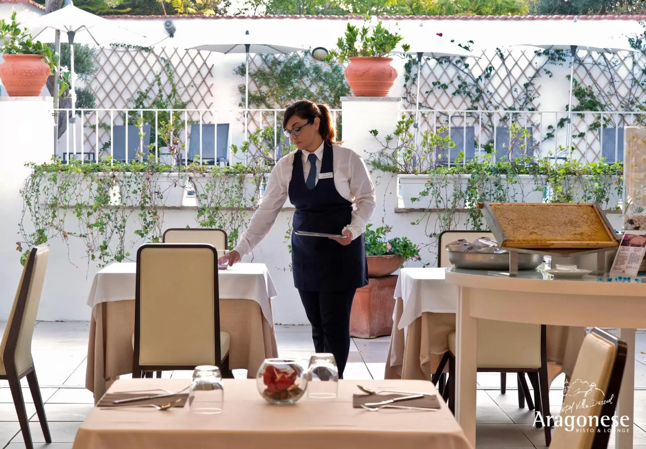 Staff, Restaurant/Places to Eat in Hotel Villa Durrueli Resort & Spa
