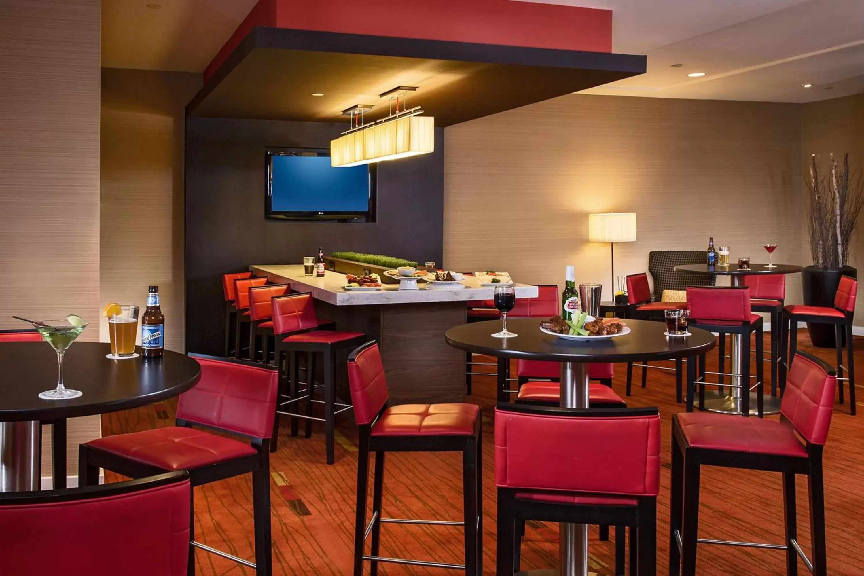 Meeting/conference room, Restaurant/Places to Eat in Courtyard Arlington Crystal City/Reagan National Airport