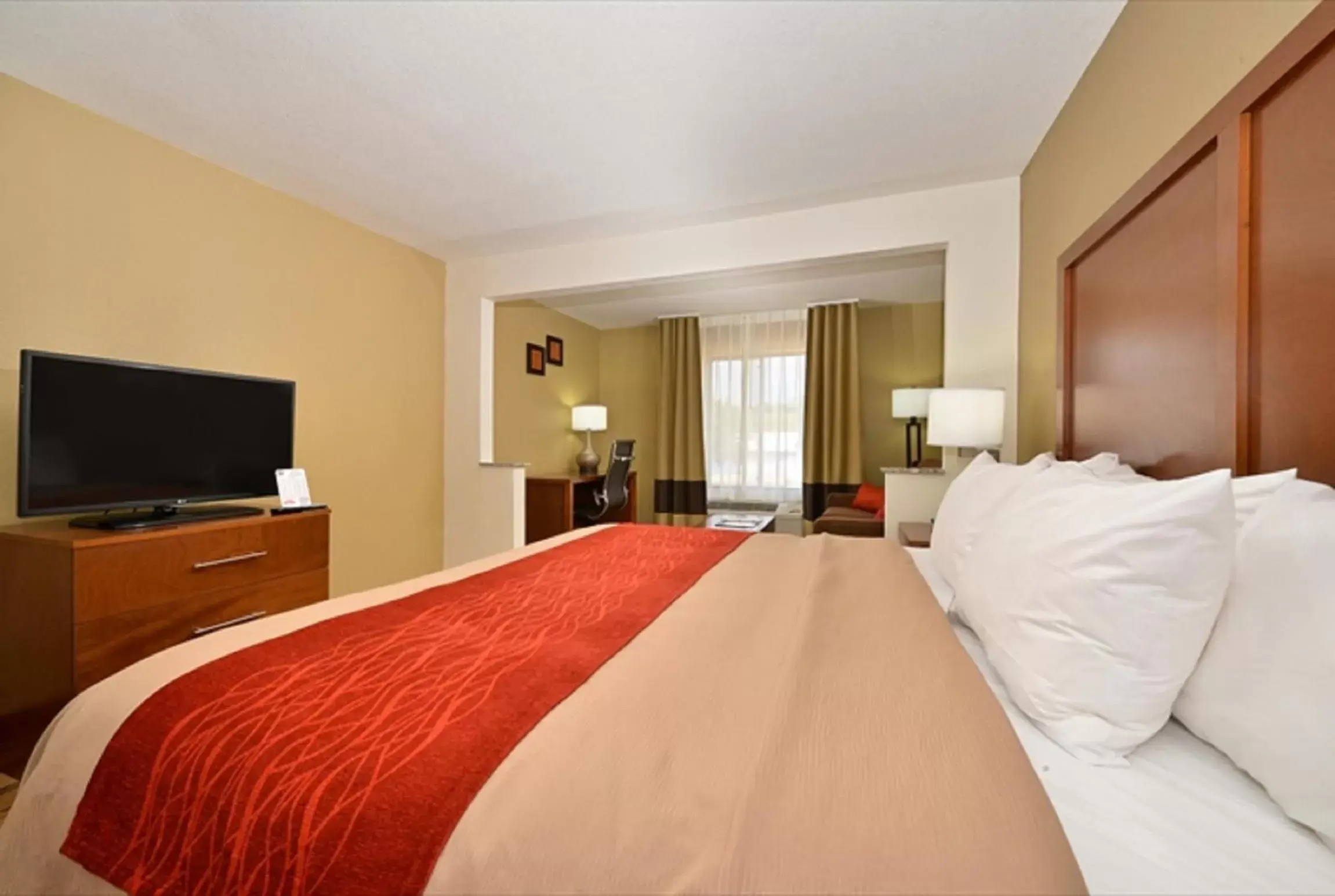 King Suite with Sofa Bed - Non-Smoking in Comfort Inn & Suites Cedar Rapids North - Collins Road