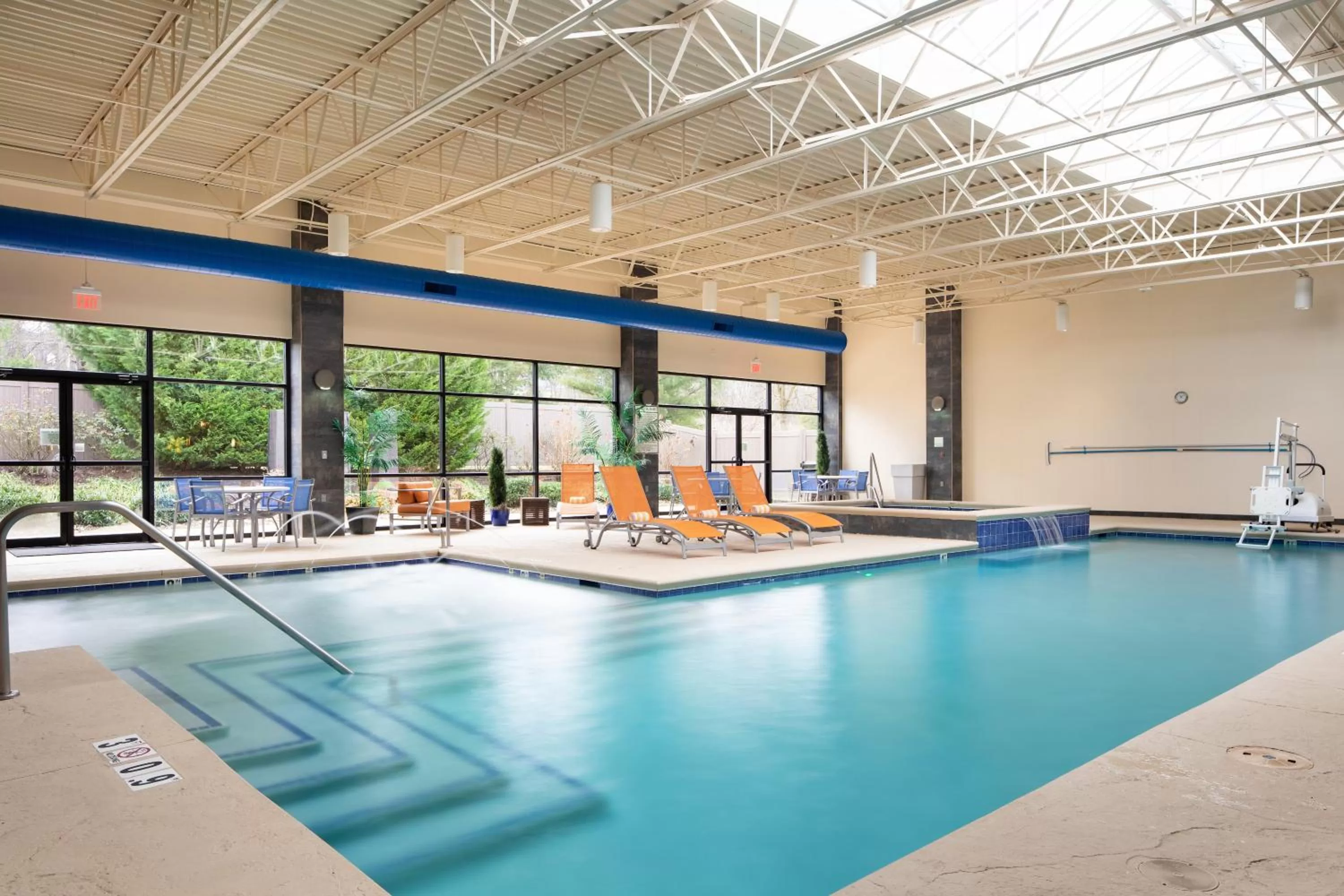 Swimming pool in Holiday Inn and Suites Charleston West by IHG