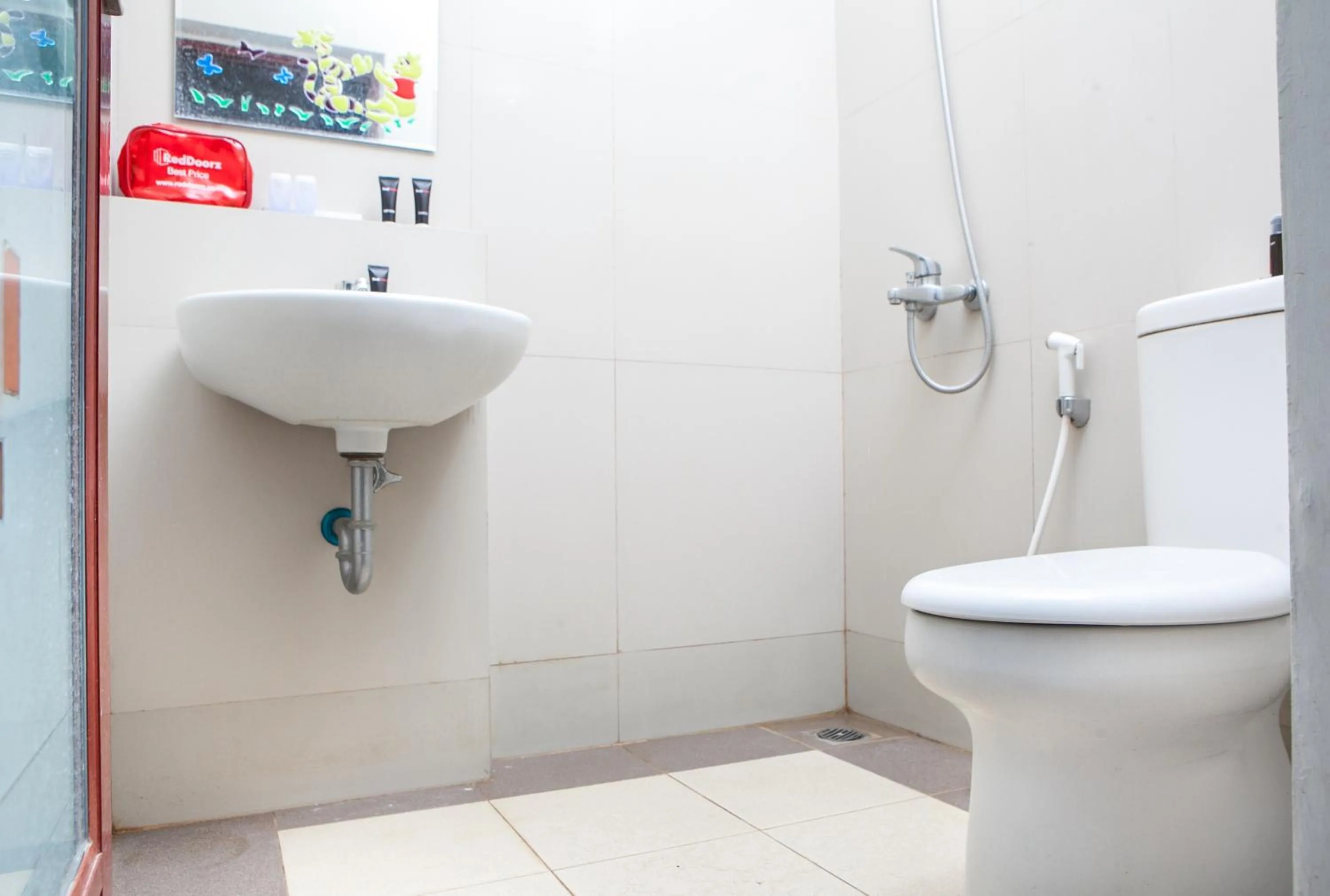 Bathroom in RedDoorz near Gedung Sate 2