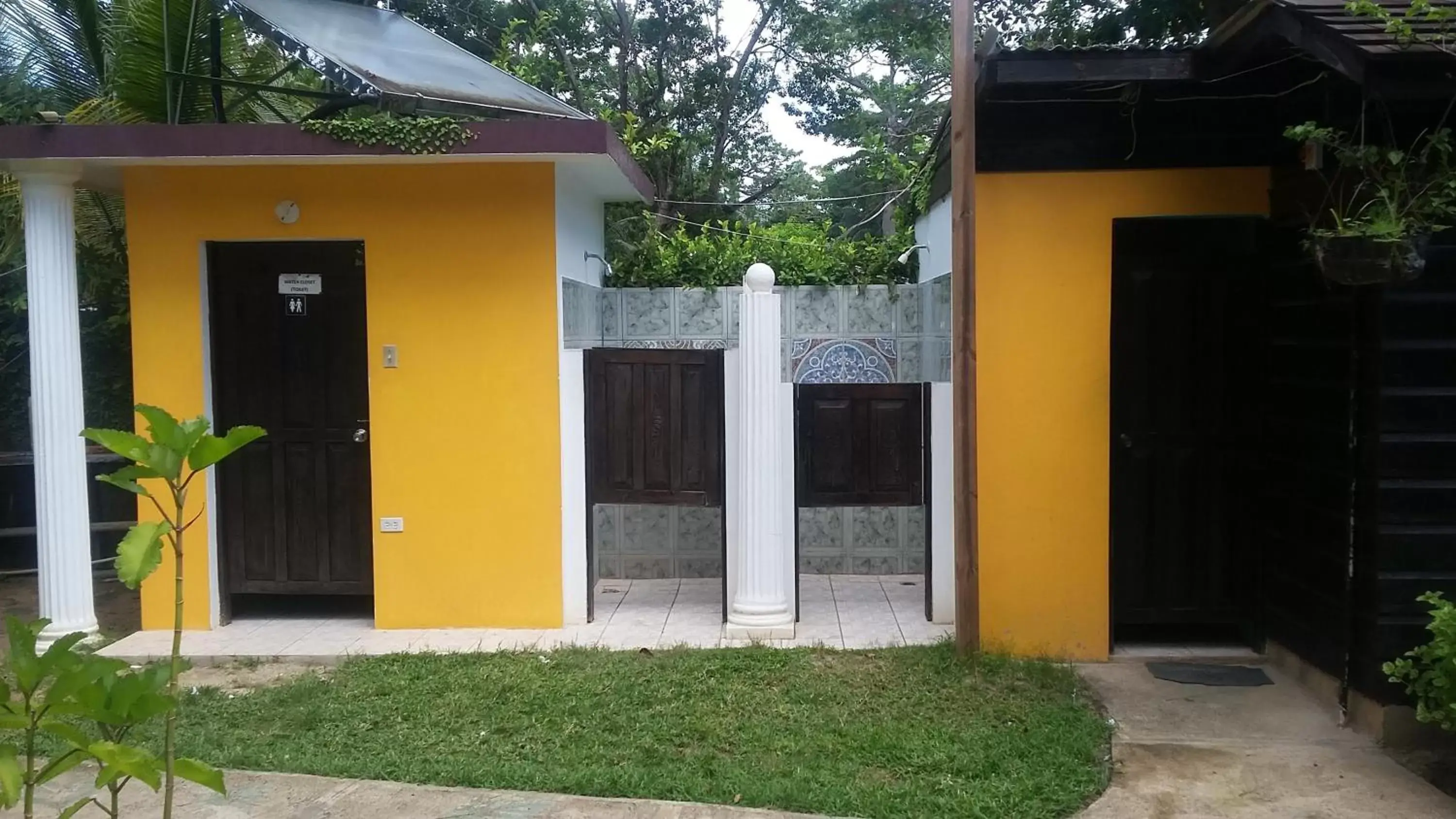 Bathroom, Facade/Entrance in Secret Cabins at Firefly Beach Cottage