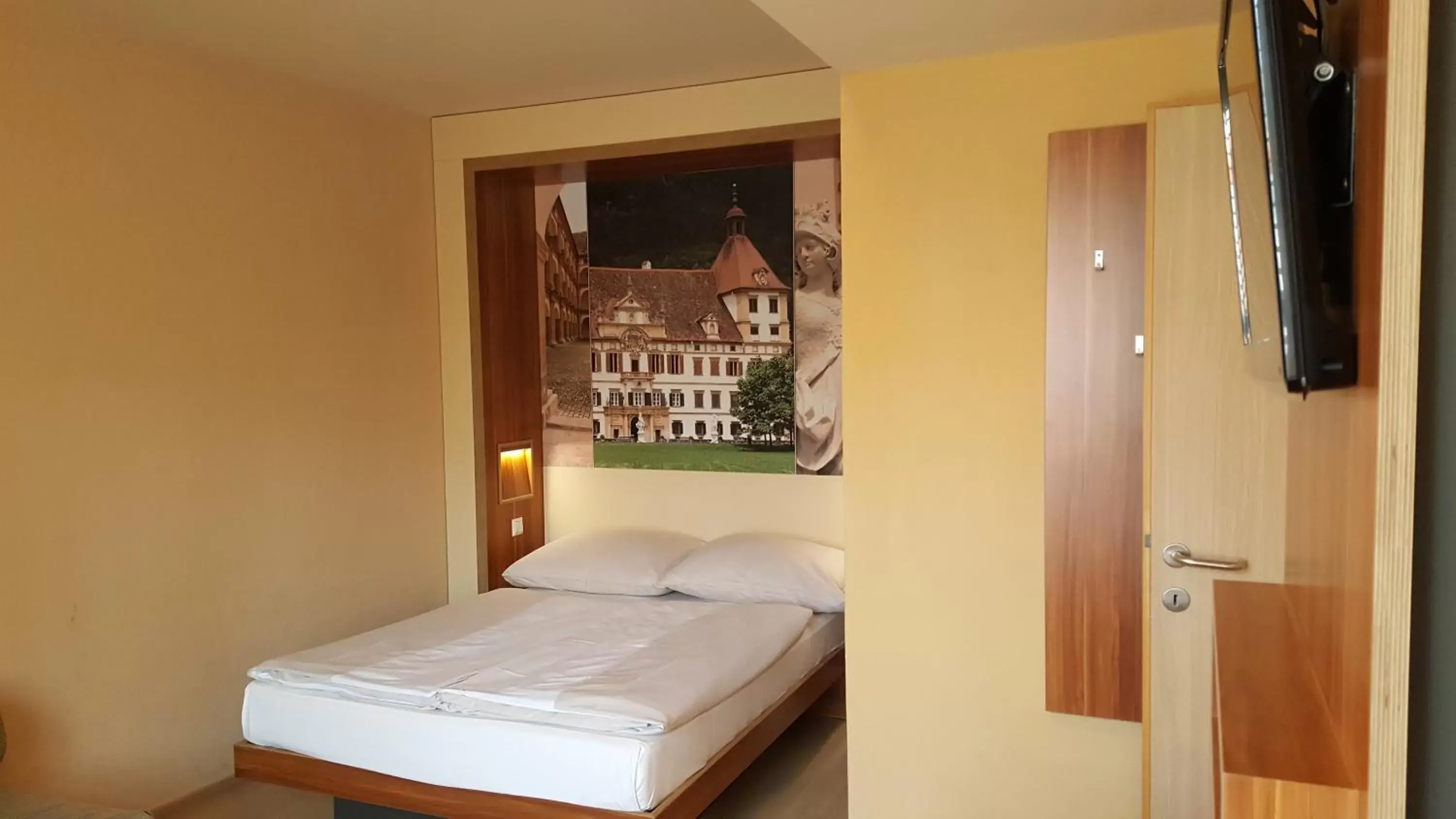 Bedroom, Bed in JUFA Hotel Graz