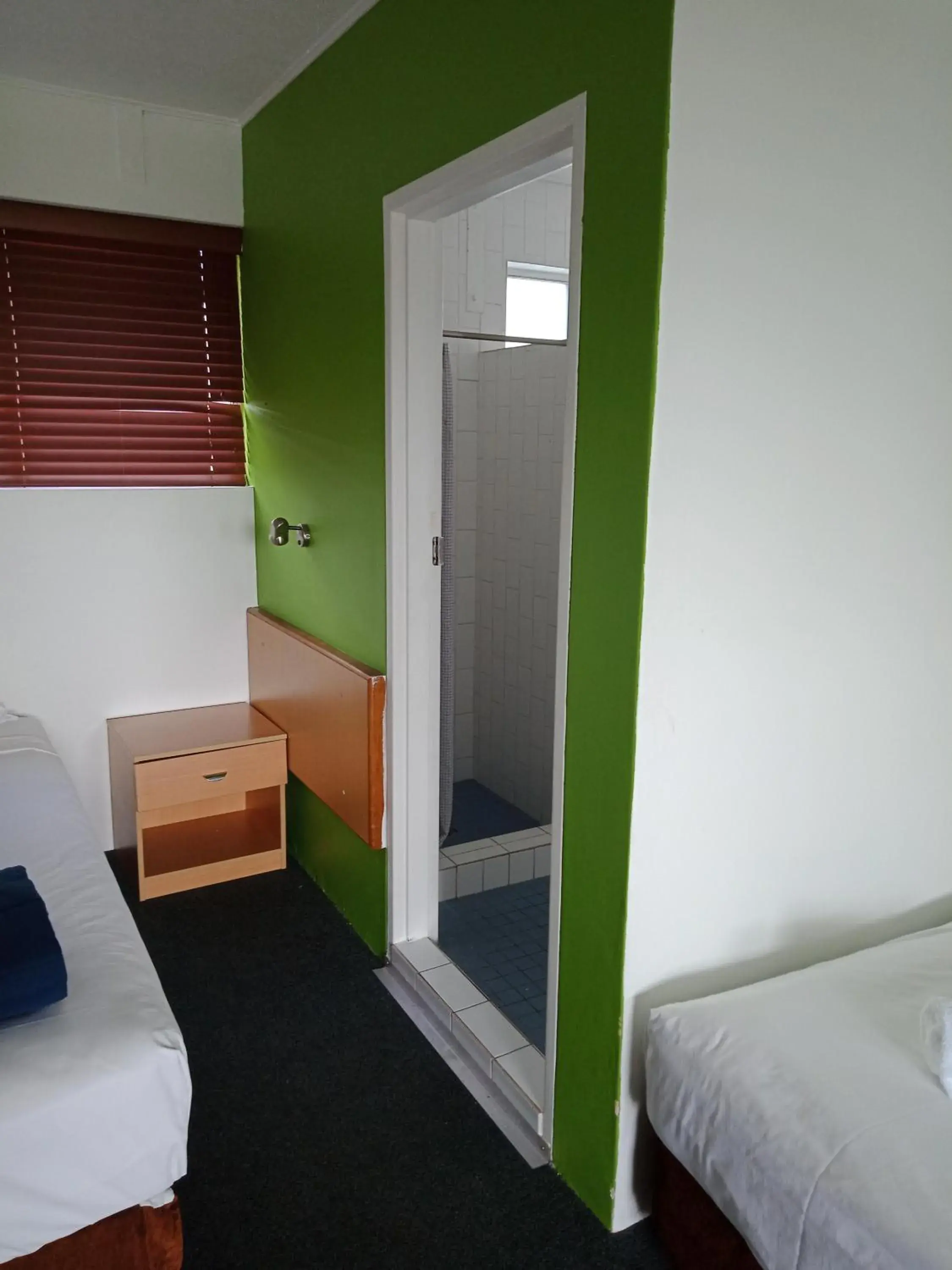 bunk bed, Bed in Annerley Motor Inn