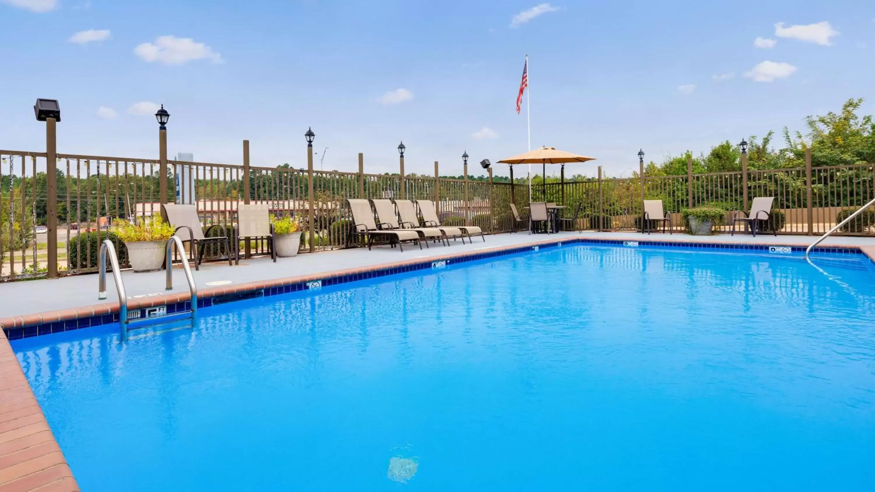 On site, Swimming Pool in Best Western Pineywoods Inn
