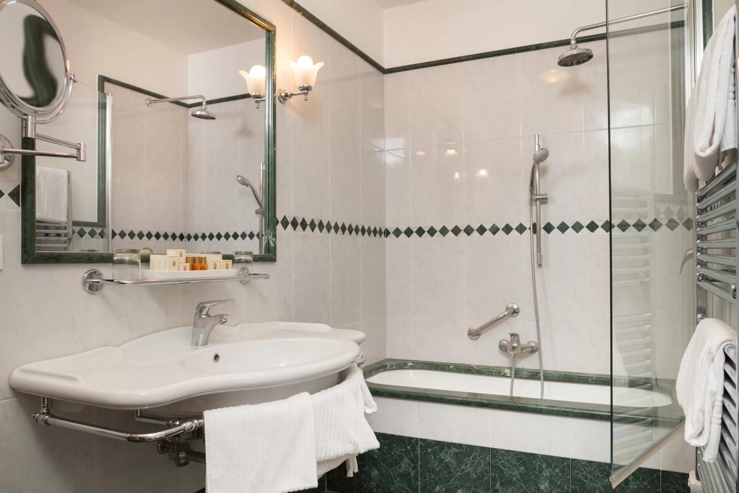 Bathroom in Hotel Executive