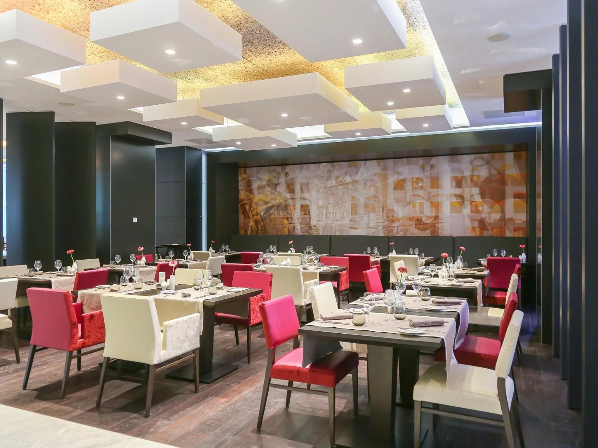 Restaurant/places to eat in Le Royal Hotels & Resorts Luxembourg