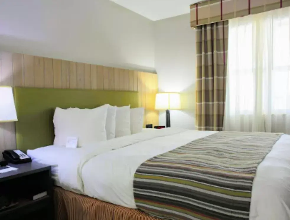 Bed in Country Inn & Suites by Radisson, Sparta, WI