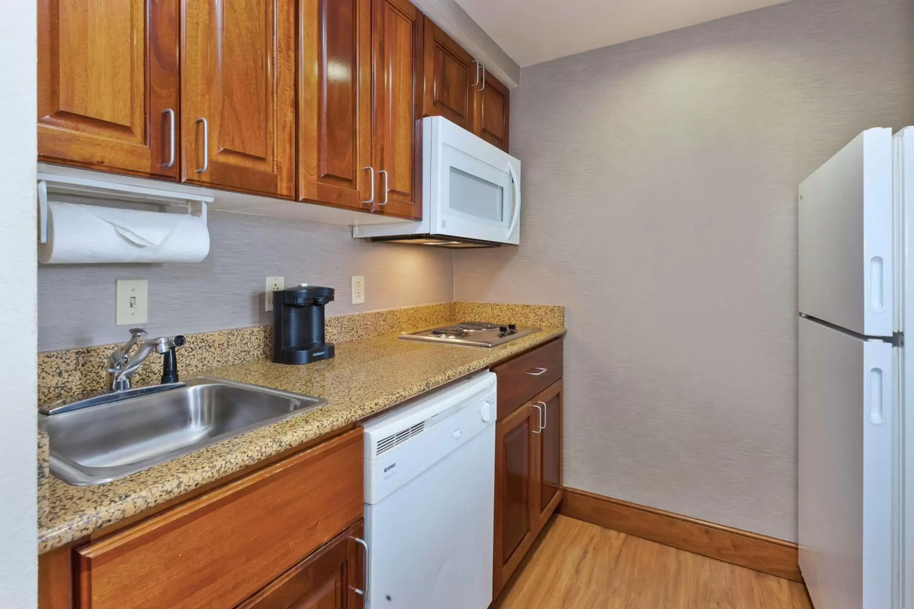 Kitchen or kitchenette, Kitchen/Kitchenette in Homewood Suites by Hilton Chesapeake - Greenbrier