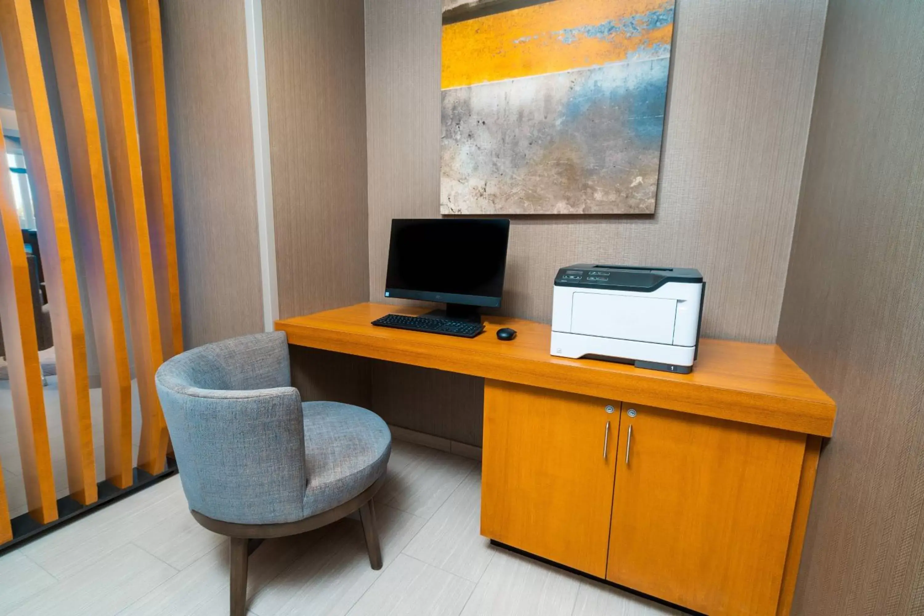 Business facilities, TV/Entertainment Center in SpringHill Suites by Marriott Newark Fremont