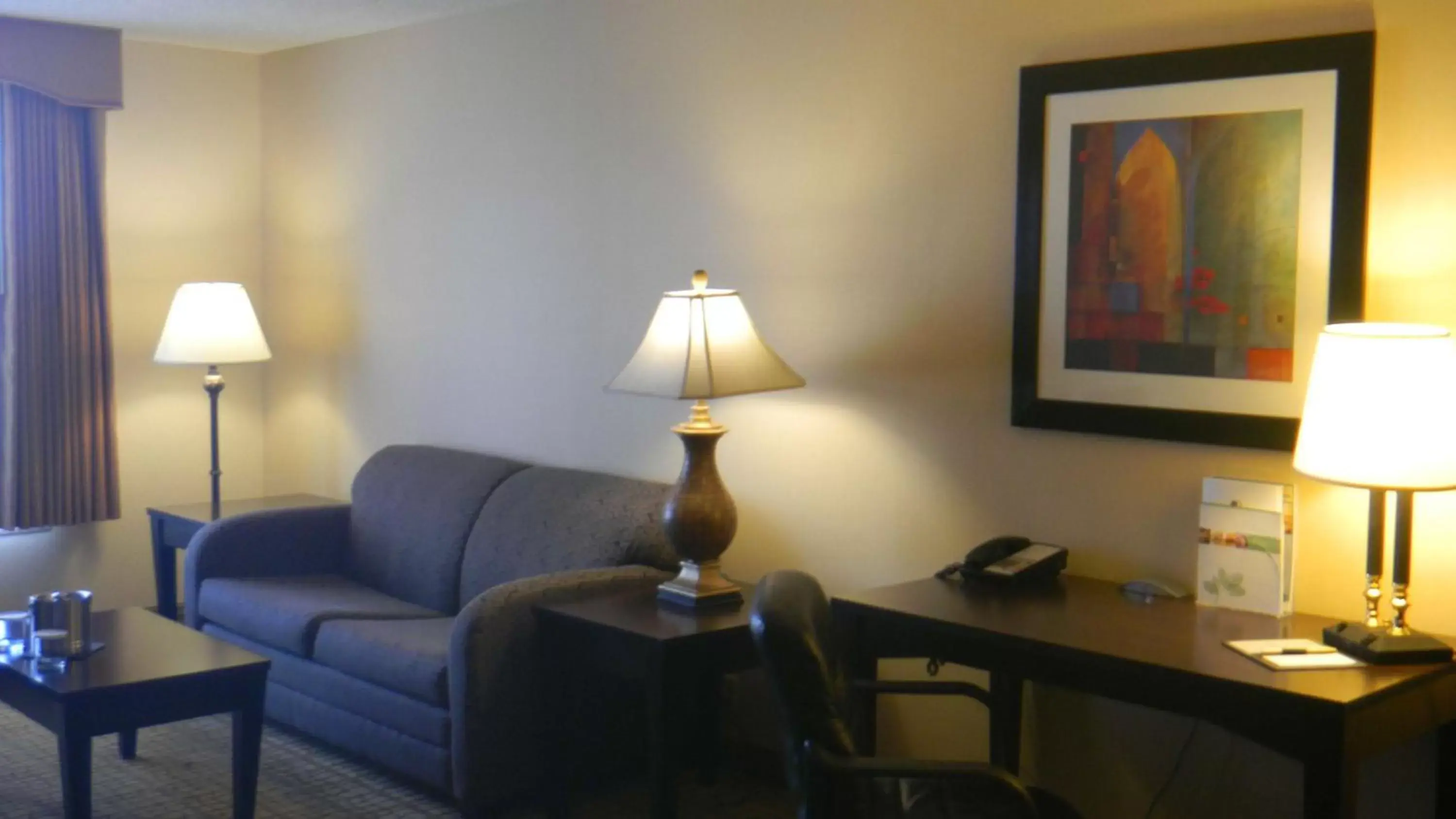 Bedroom, Seating Area in DoubleTree by Hilton Springdale