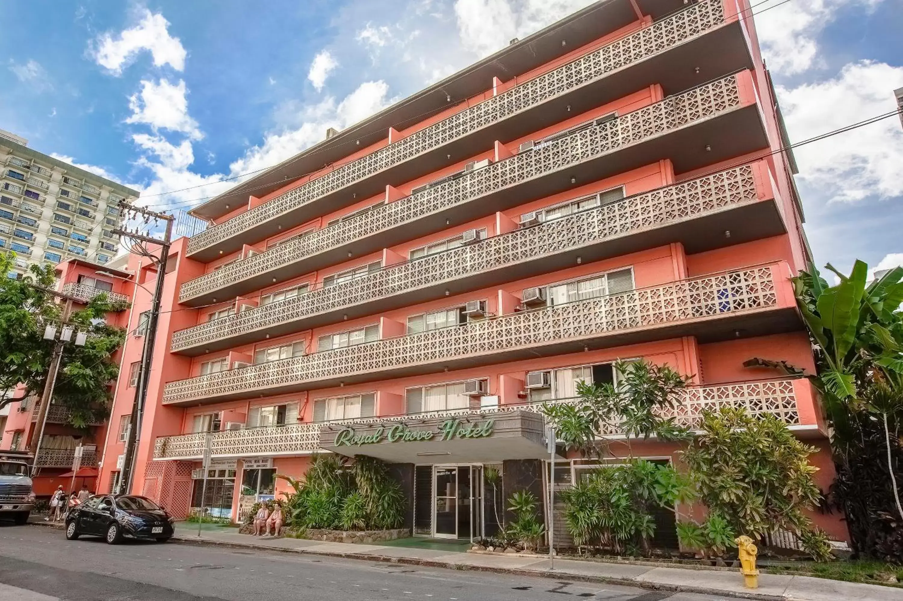 Facade/entrance, Property Building in Royal Grove Waikiki