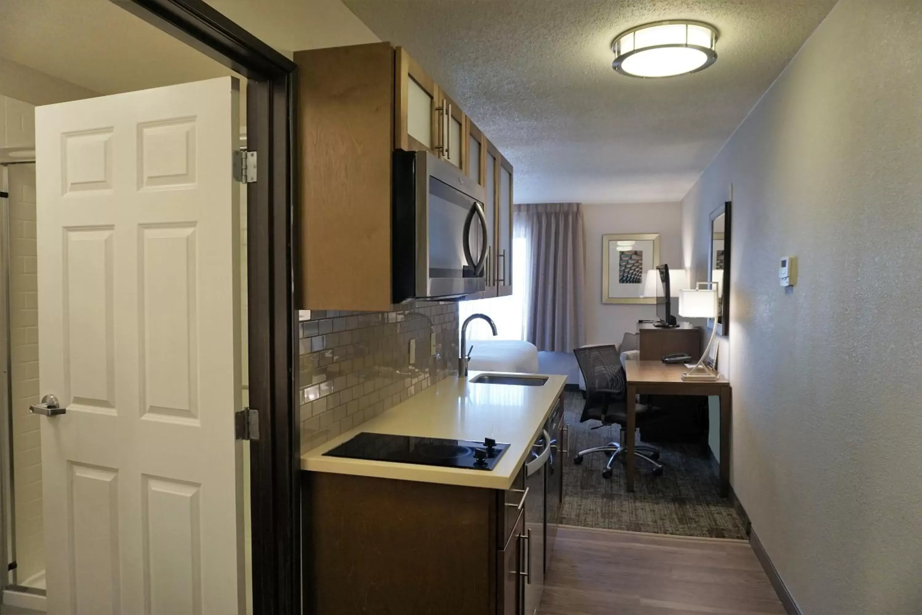 Photo of the whole room, Kitchen/Kitchenette in Staybridge Suites Columbia-Highway 63 & I-70, an IHG Hotel